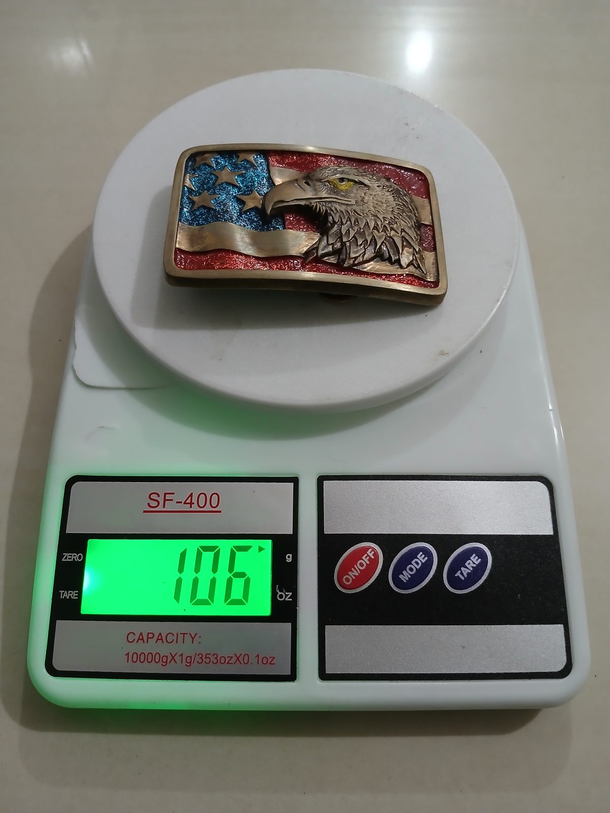 American Flag Eagle Vintage Belt Buckle – On scale showing weight American Flag Eagle vintage belt buckle – on scale showing weight