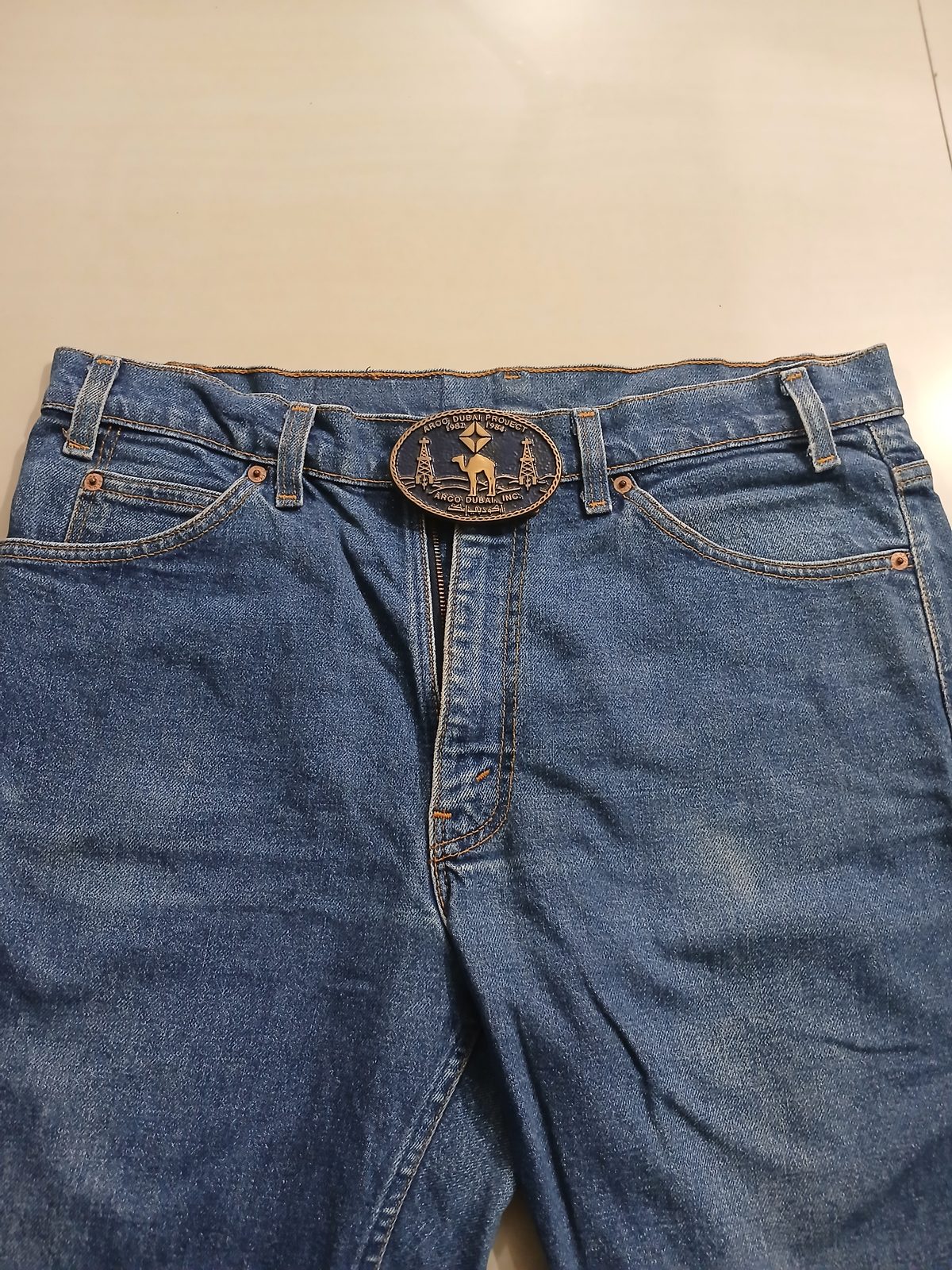 ARCO Dubai Inc Camel Vintage Belt Buckle – Worn on belt with jeans ARCO Dubai Inc Camel vintage belt buckle – worn on belt with jeans