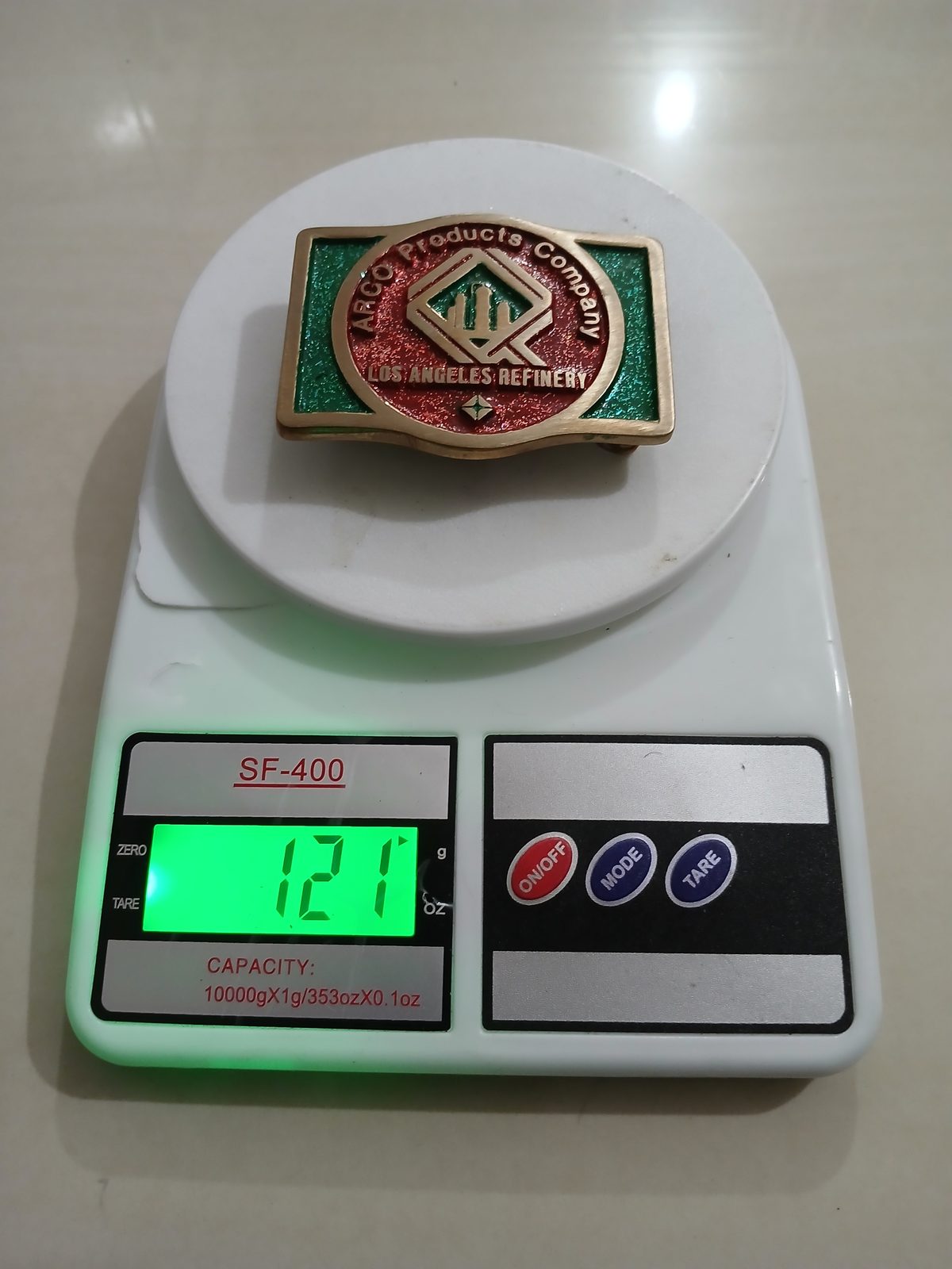 ARCO Los Angeles Refinery Vintage Belt Buckle – On scale showing weight ARCO Los Angeles Refinery vintage belt buckle – on scale showing weight