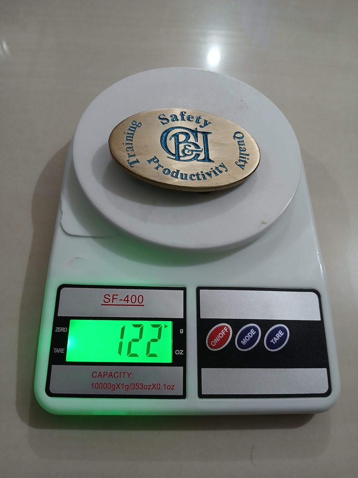 B&I Safety Training Quality Vintage Belt Buckle – On scale showing weight B&I Safety Training Quality vintage belt buckle – on scale showing weight