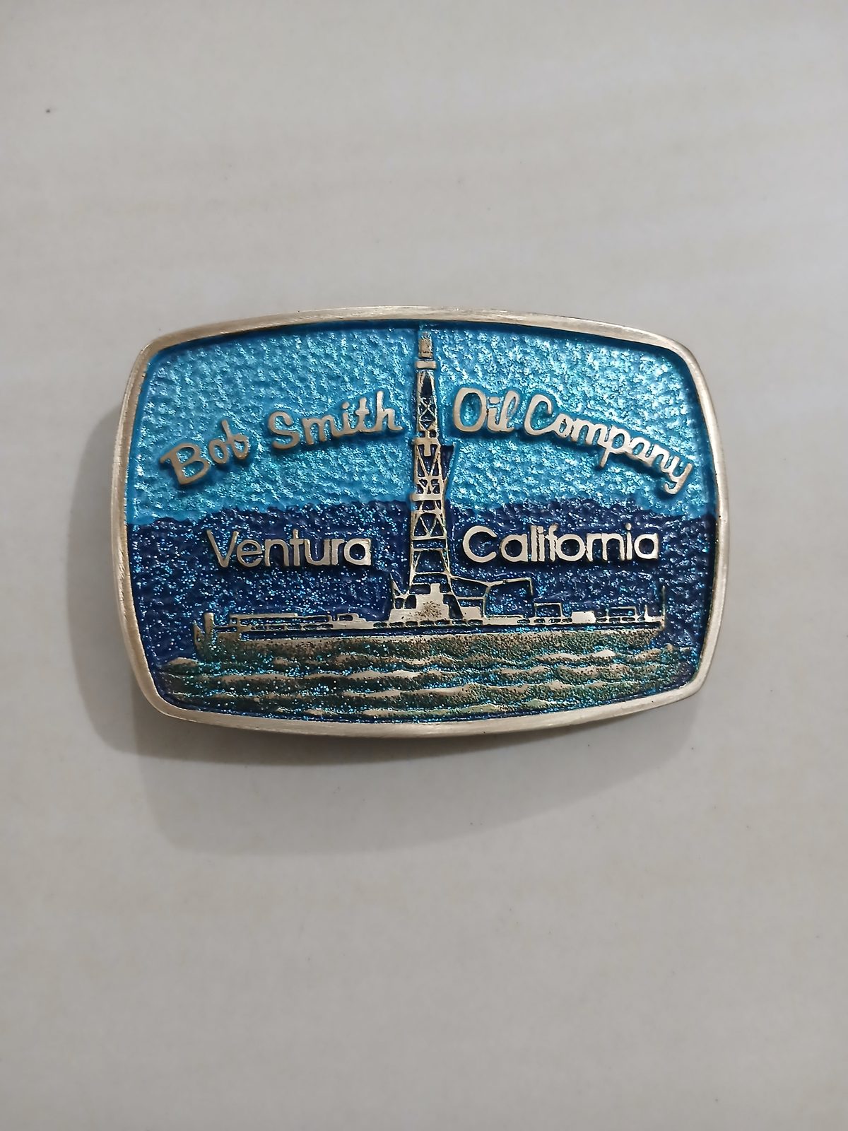Bob Smith Oil Company Ventura California Vintage Belt Buckle – Front view Bob Smith Oil Company Ventura California vintage belt buckle – front view