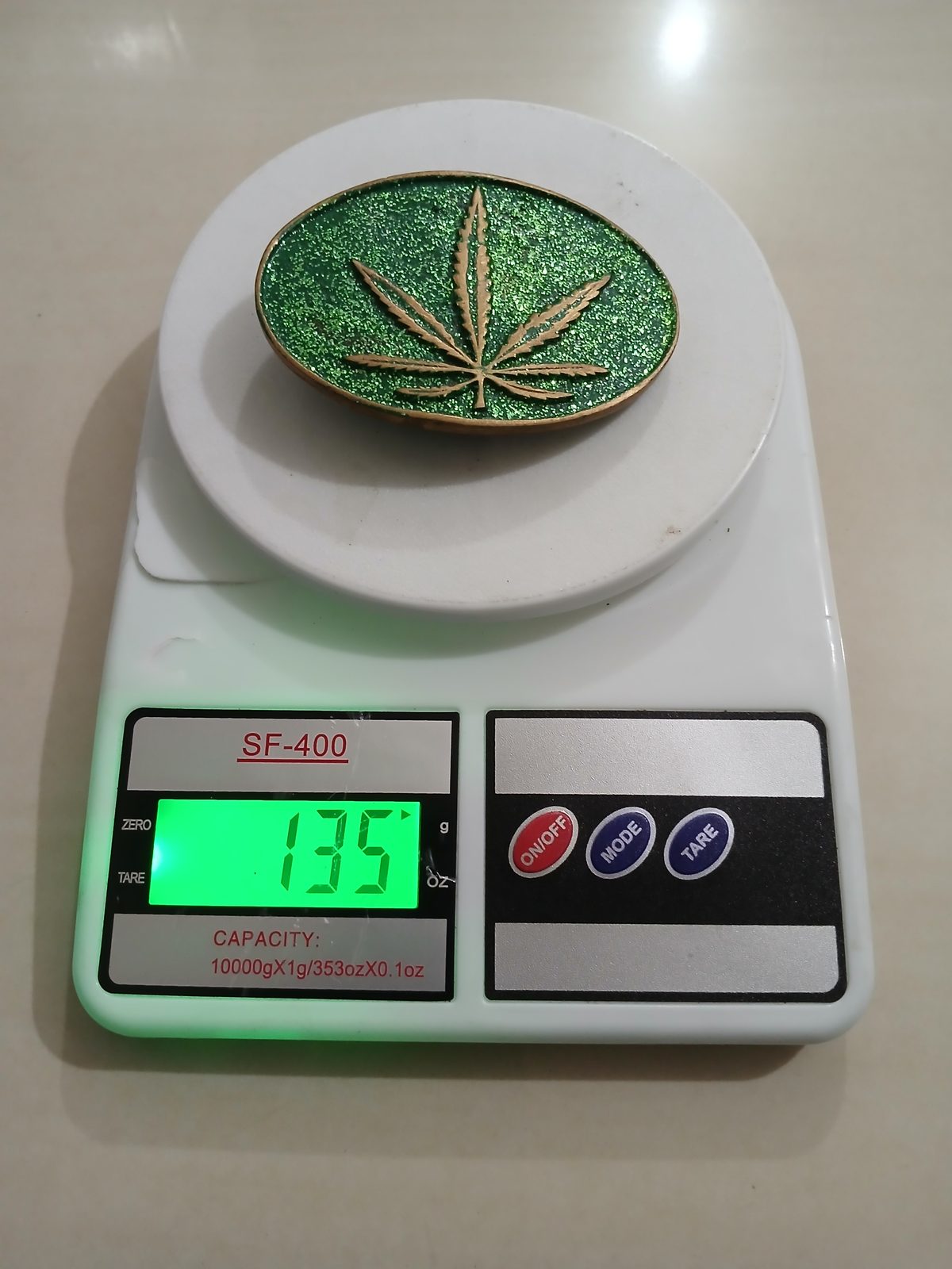 Cannabis Leaf Vintage Belt Buckle – On scale showing weight Cannabis Leaf vintage belt buckle – on scale showing weight