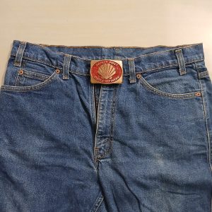 Ciniza Refinery vintage belt buckle – worn on belt with jeans