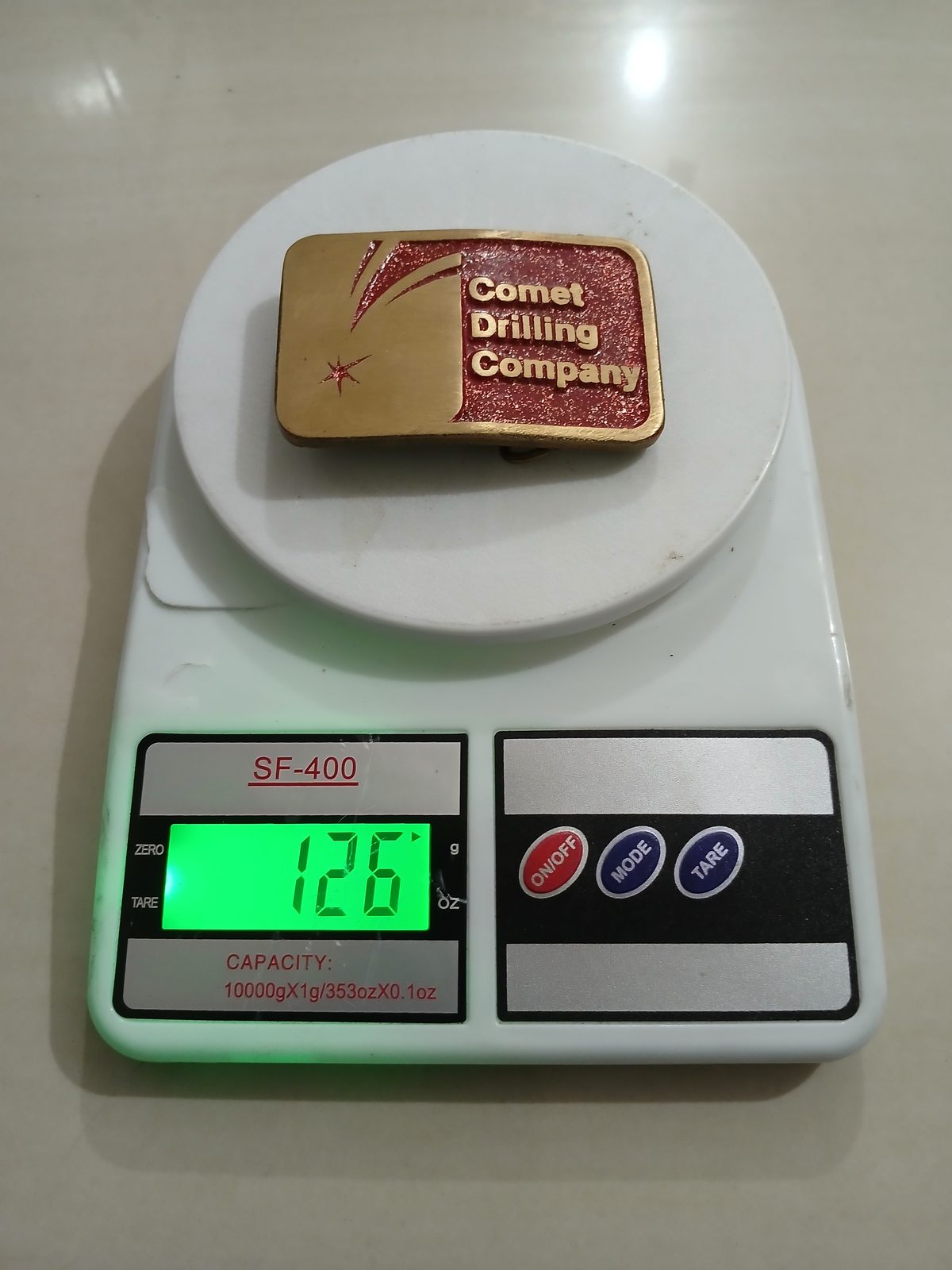 Comet Drilling Company Vintage Belt Buckle – On scale showing weight Comet Drilling Company vintage belt buckle – on scale showing weight