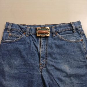Conoco 1 Year No Lost Time Chocolate Bayou 1982 vintage belt buckle – worn on belt with jeans