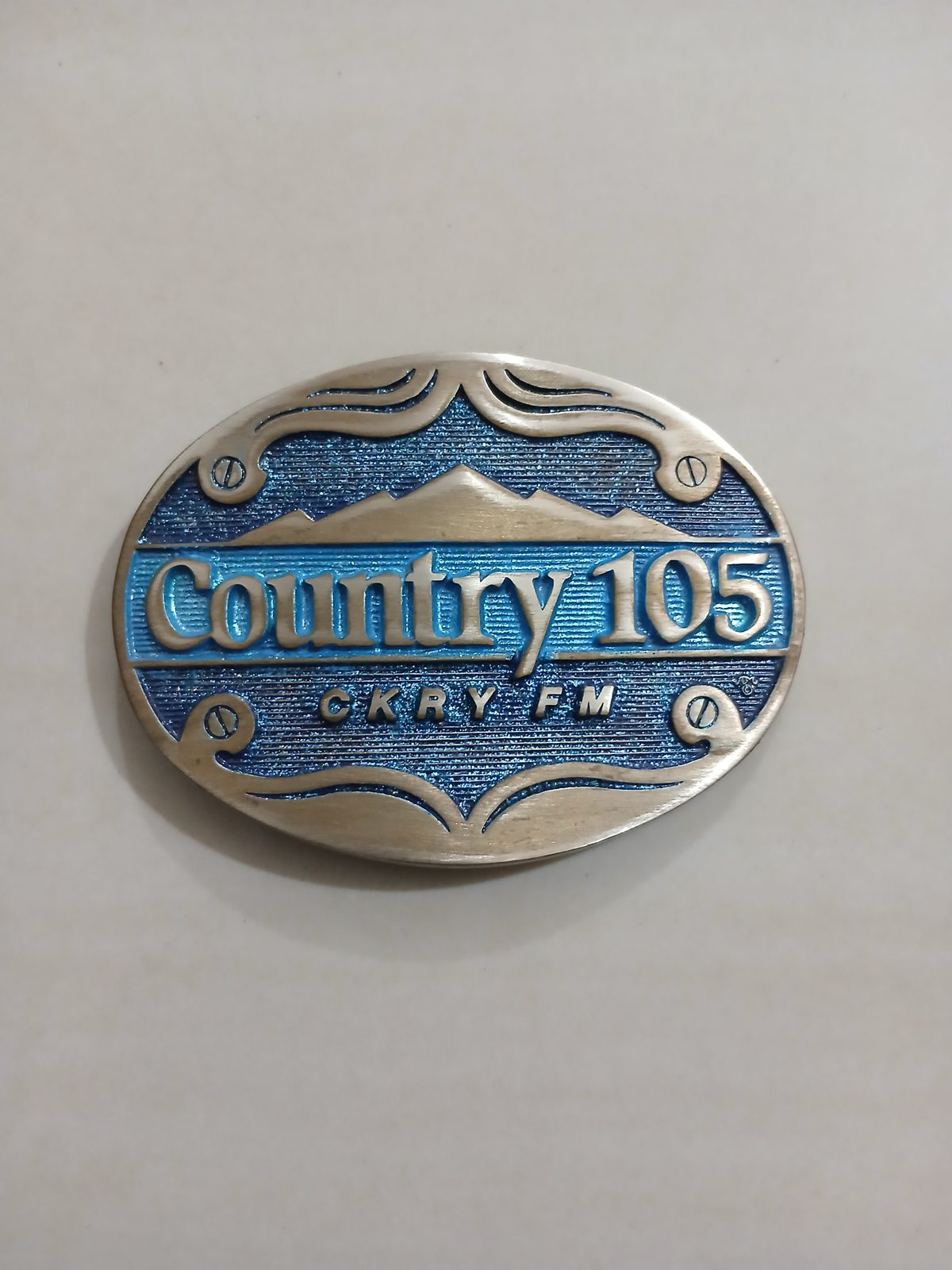 Country 105 CKRY FM Vintage Belt Buckle – Front view Country 105 CKRY FM vintage belt buckle – front view