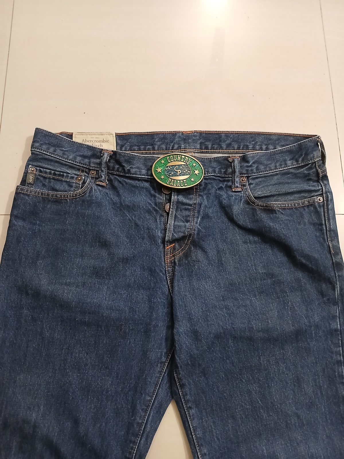Country Palace Vintage Belt Buckle – Worn on belt with jeans Country Palace vintage belt buckle – worn on belt with jeans