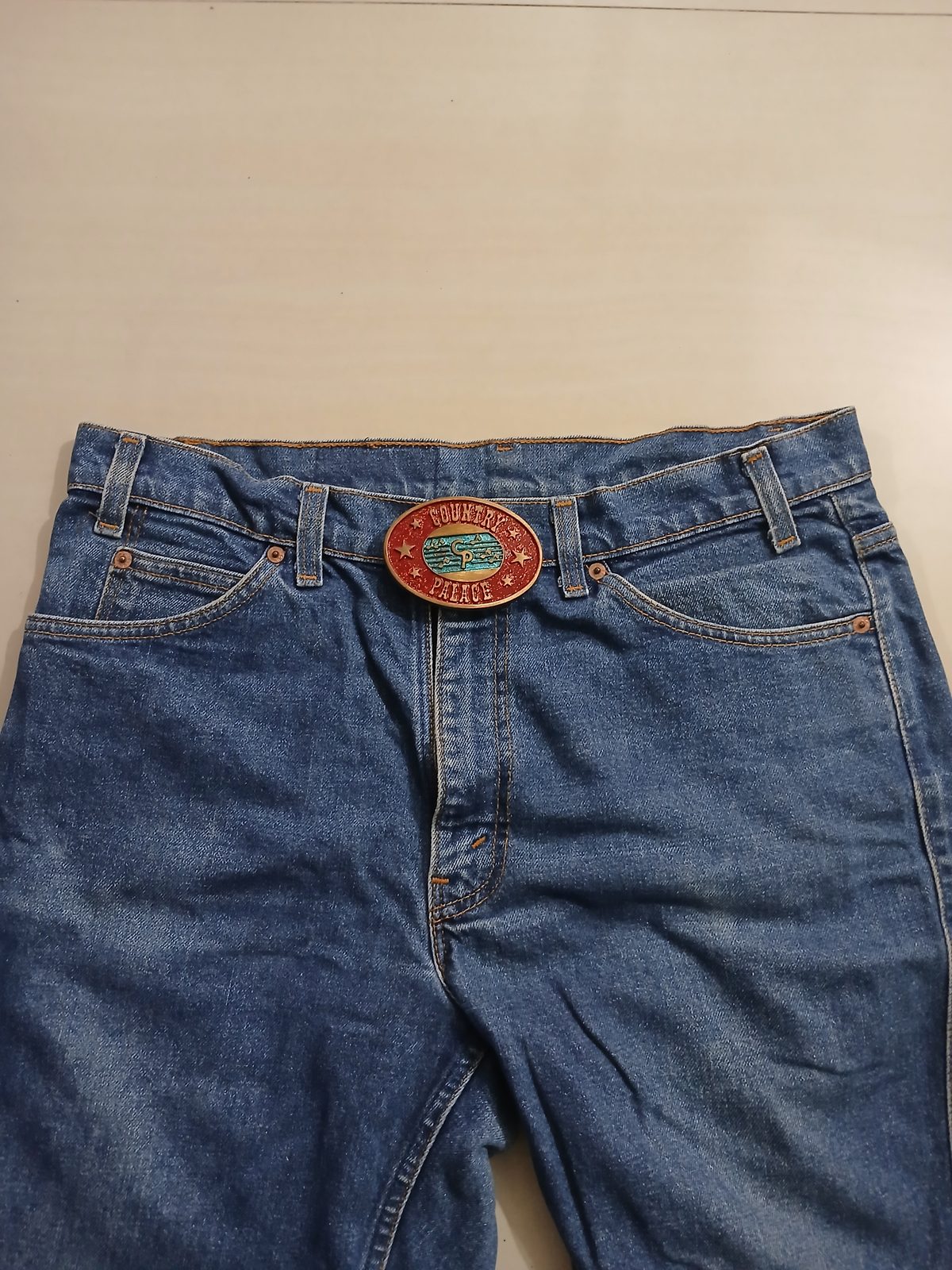 Country Palace Vintage Belt Buckle – Worn on belt with jeans Country Palace vintage belt buckle – worn on belt with jeans
