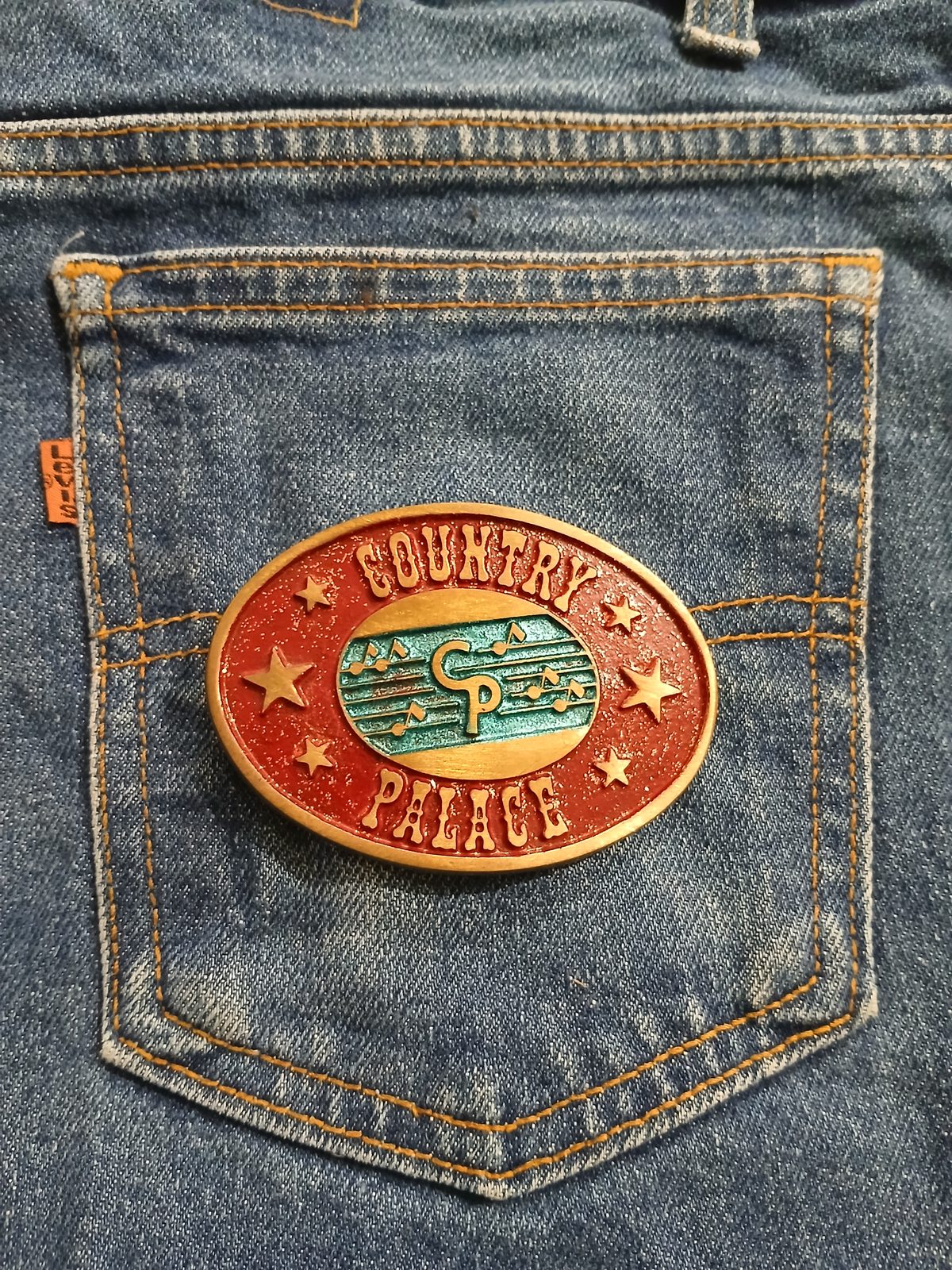 Country Palace Vintage Belt Buckle – On jeans back pocket Country Palace vintage belt buckle – on jeans back pocket