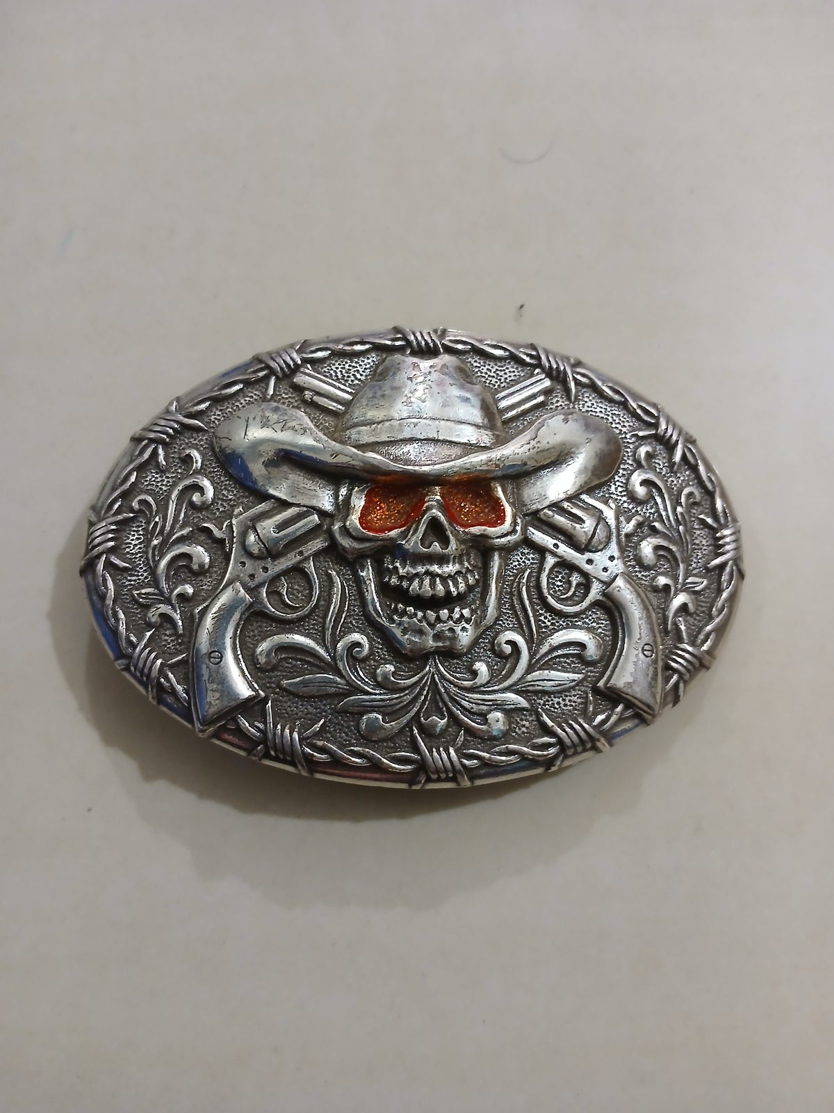 Cowboy Skull Pistols Vintage Belt Buckle – Front view Cowboy Skull Pistols vintage belt buckle – front view