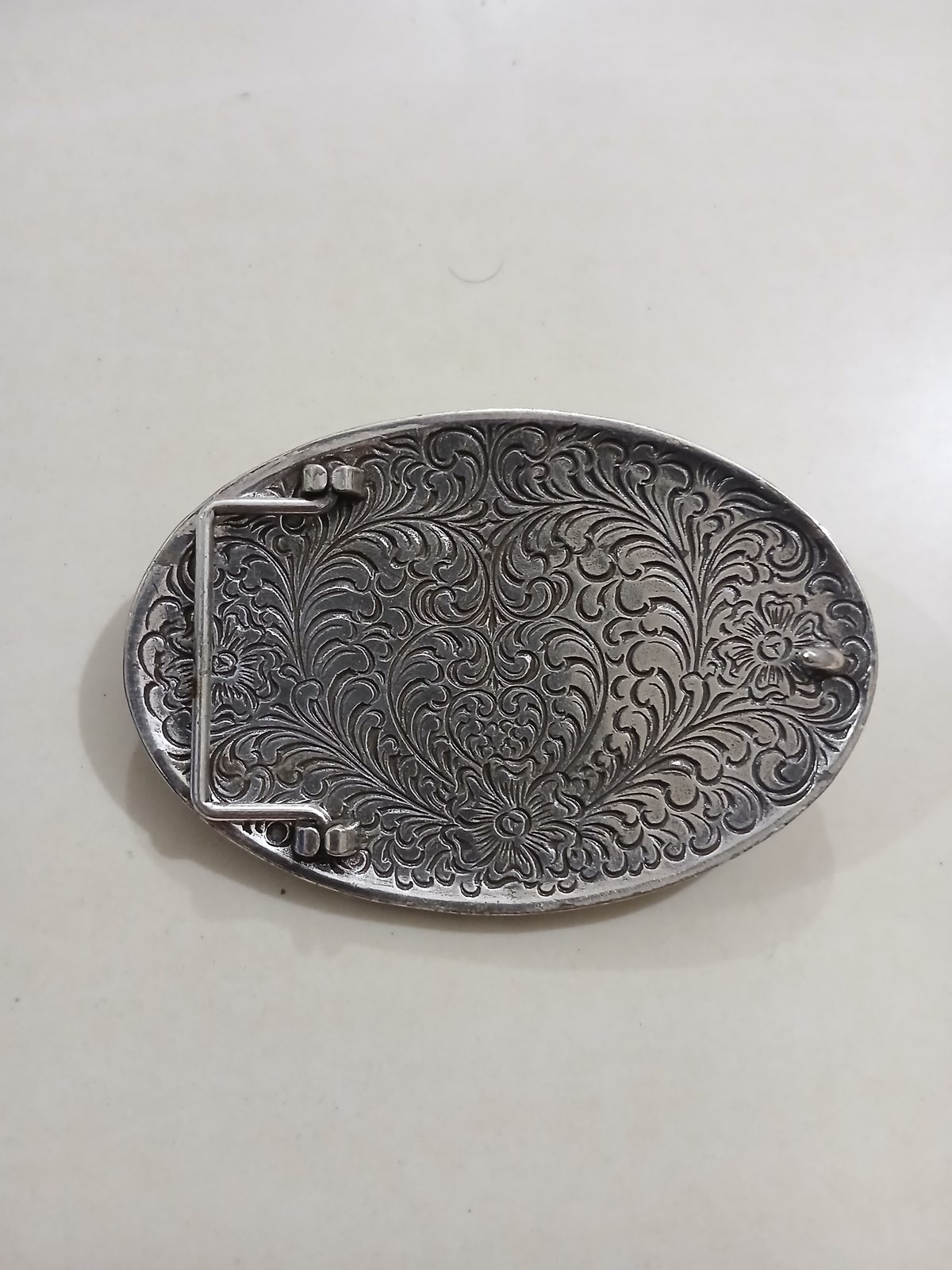 Cowboy Skull Pistols Vintage Belt Buckle – Back view Cowboy Skull Pistols vintage belt buckle – back view