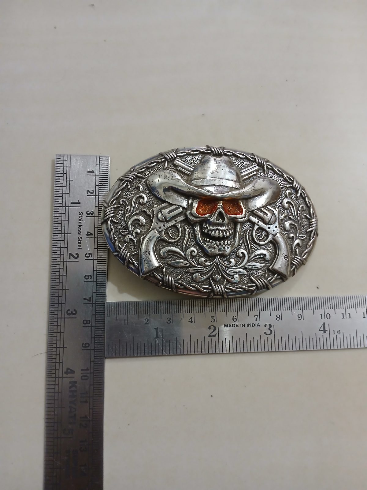 Cowboy Skull Pistols Vintage Belt Buckle – With ruler for size Cowboy Skull Pistols vintage belt buckle – with ruler for size
