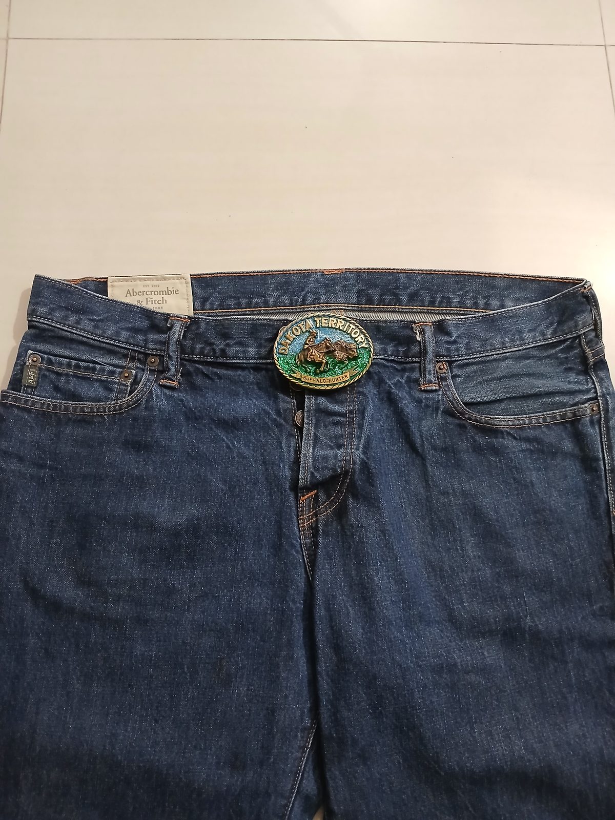 Dakota Territory Buffalo Hunter Vintage Belt Buckle – Worn on belt with jeans Dakota Territory Buffalo Hunter vintage belt buckle – worn on belt with jeans
