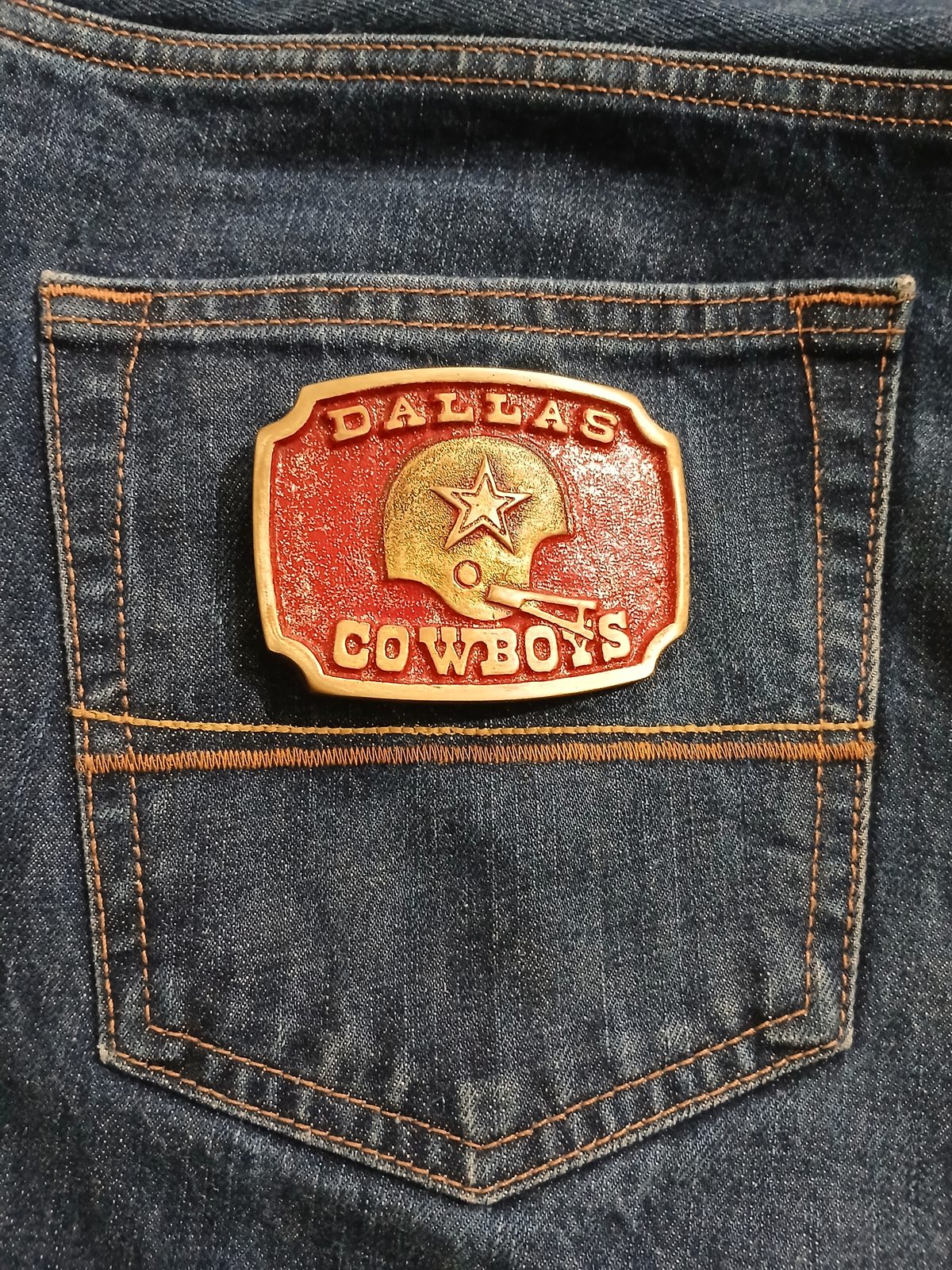 Dallas Cowboys Helmet Vintage Belt Buckle – On jeans back pocket Dallas Cowboys Helmet vintage belt buckle – on jeans back pocket