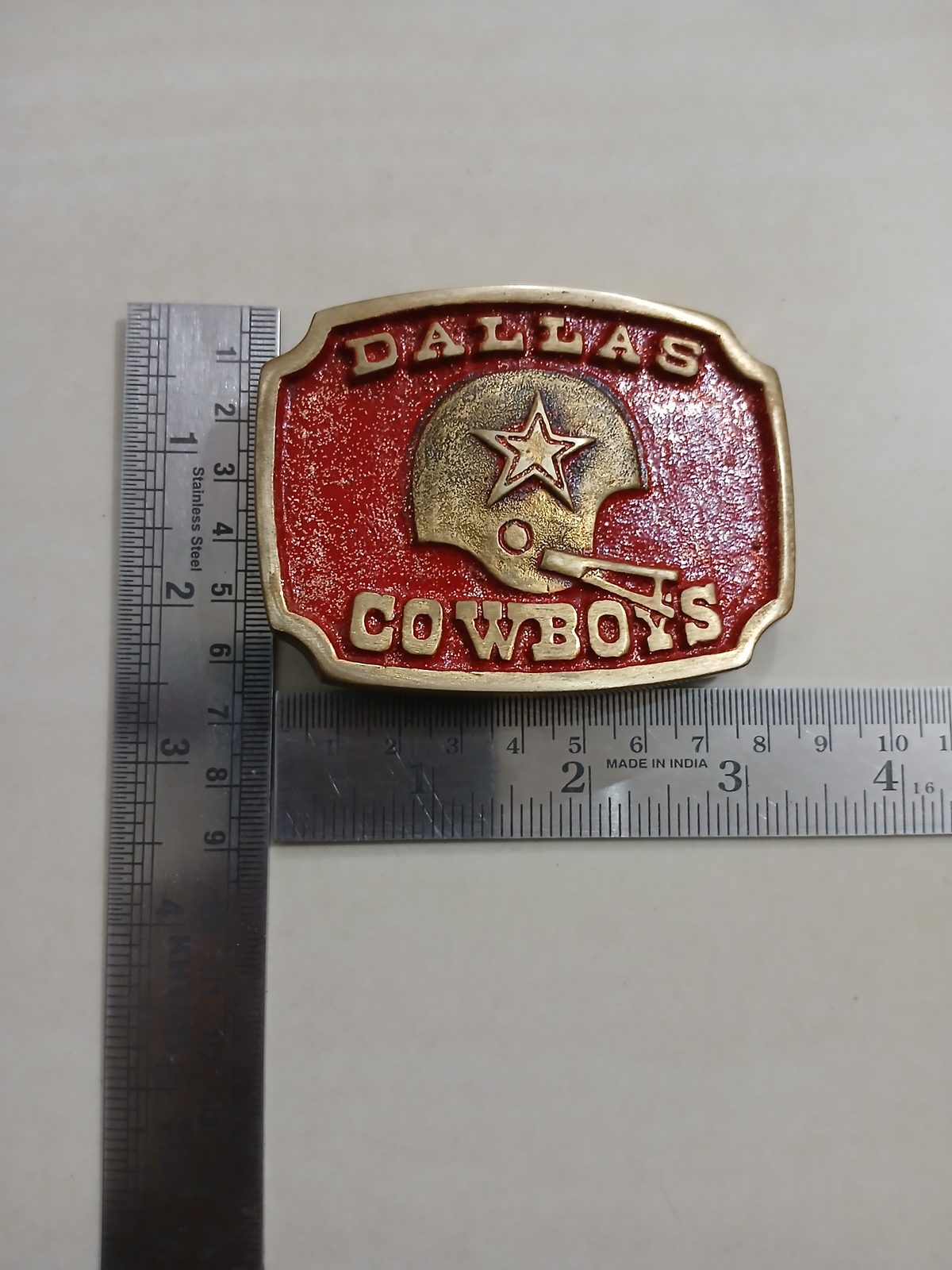 Dallas Cowboys Helmet Vintage Belt Buckle – With ruler for size Dallas Cowboys Helmet vintage belt buckle – with ruler for size