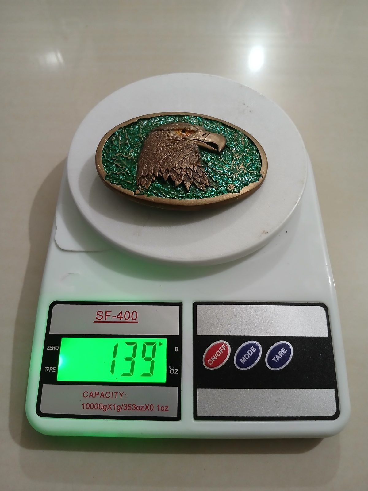 Eagle Head Vintage Belt Buckle – On scale showing weight Eagle Head vintage belt buckle – on scale showing weight