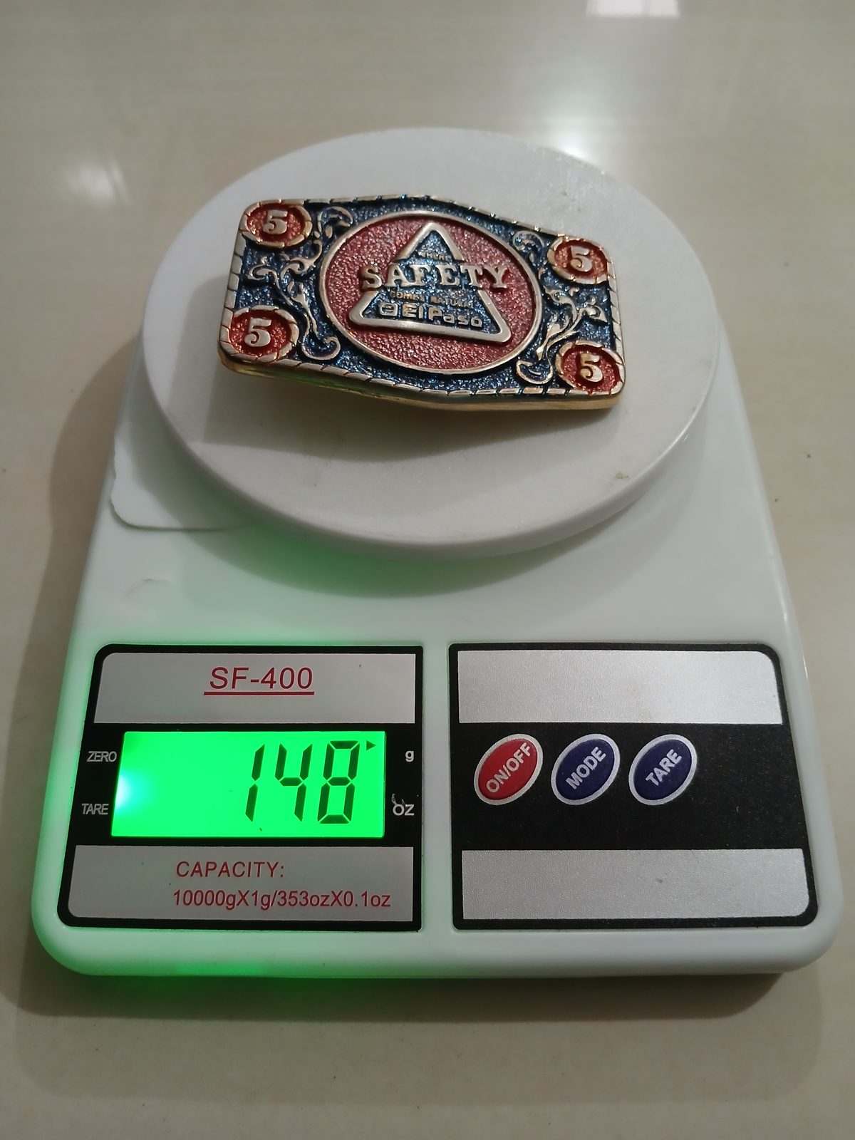 El Paso Safety Comes Natural Vintage Belt Buckle – On scale showing weight El Paso Safety Comes Natural vintage belt buckle – on scale showing weight