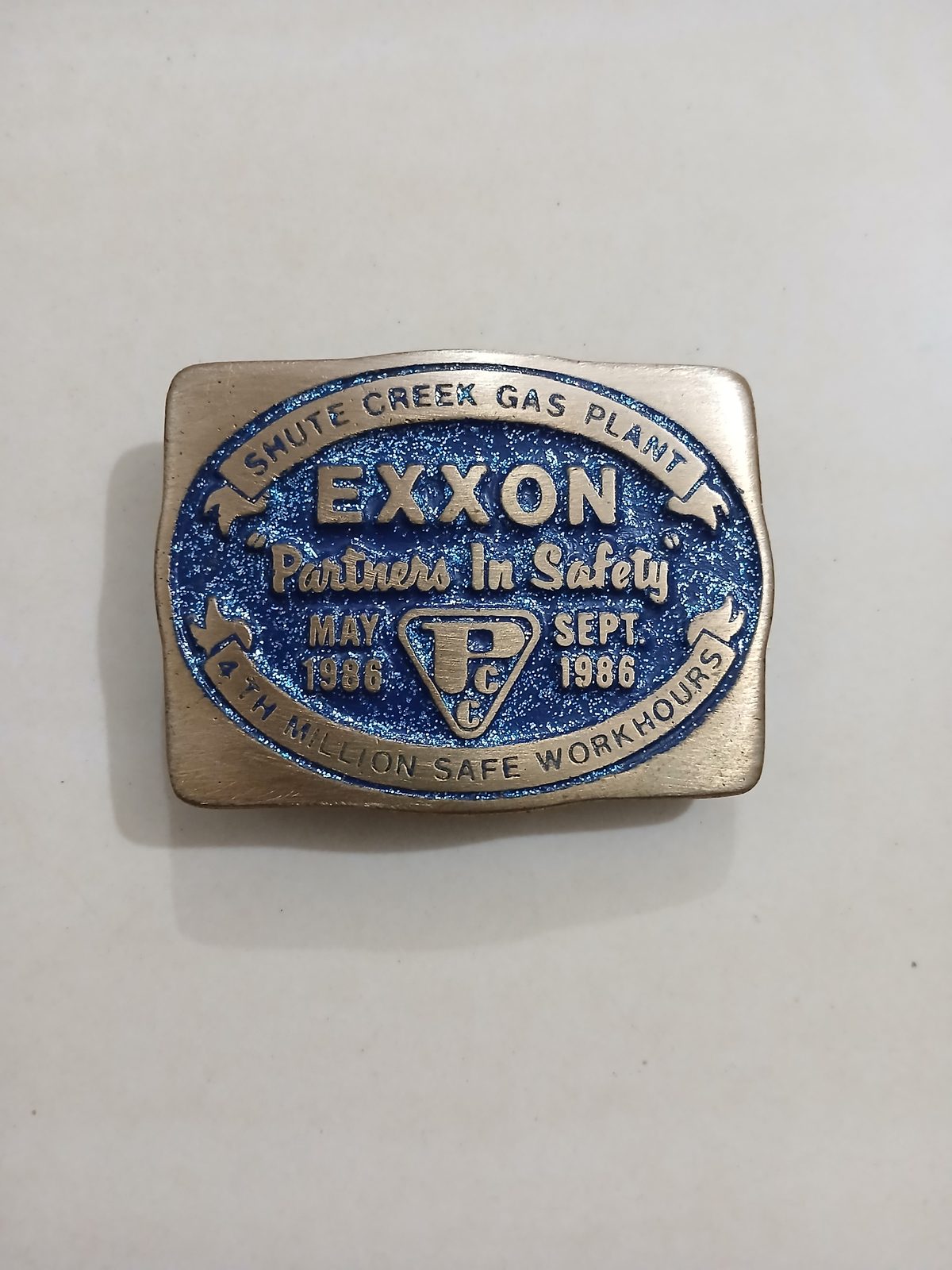 Exxon Partners In Safety 1986 Vintage Belt Buckle – Front view Exxon Partners In Safety 1986 vintage belt buckle – front view