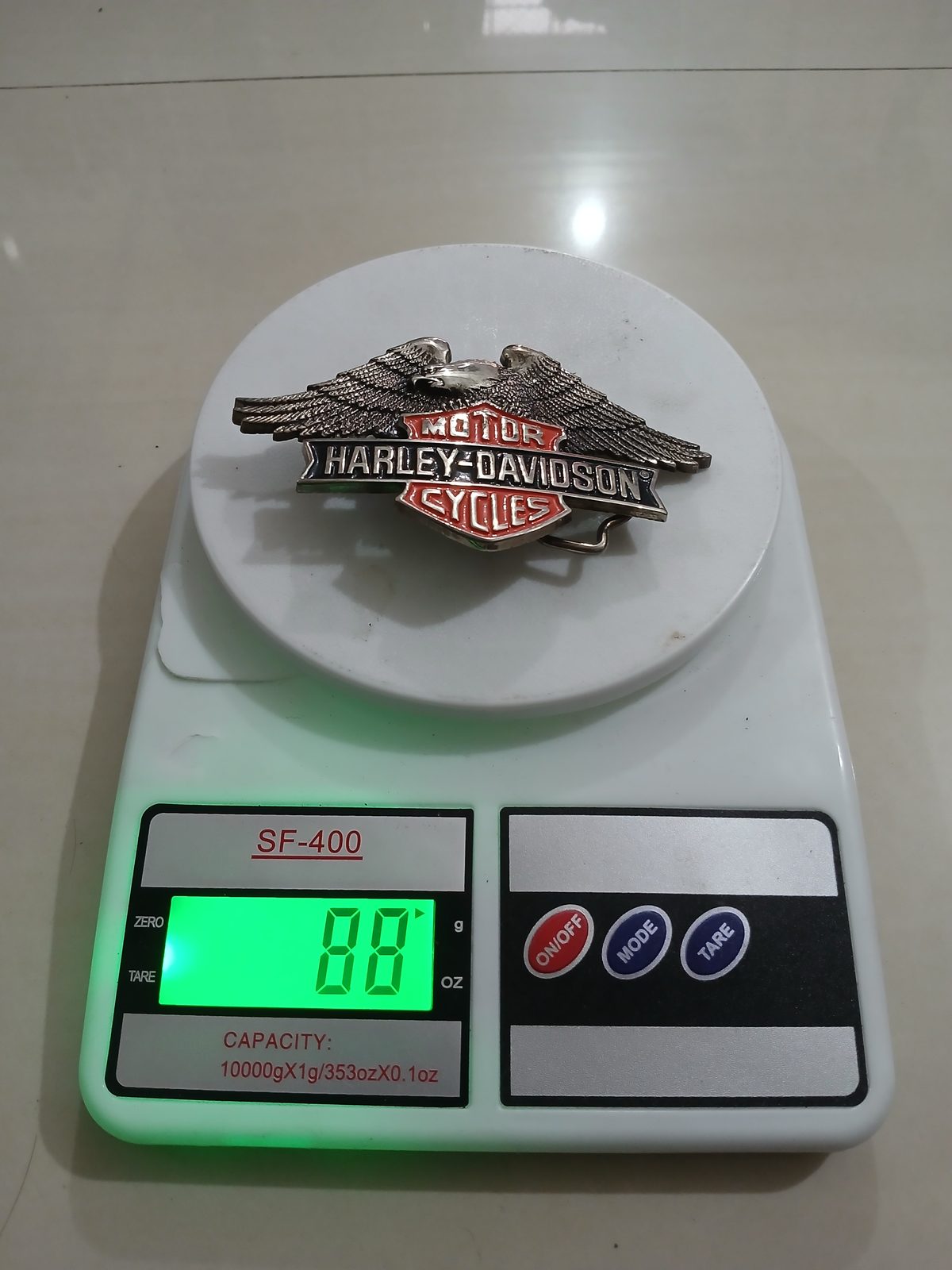 Harley-Davidson Eagle Vintage Belt Buckle – On scale showing weight Harley-Davidson Eagle vintage belt buckle – on scale showing weight