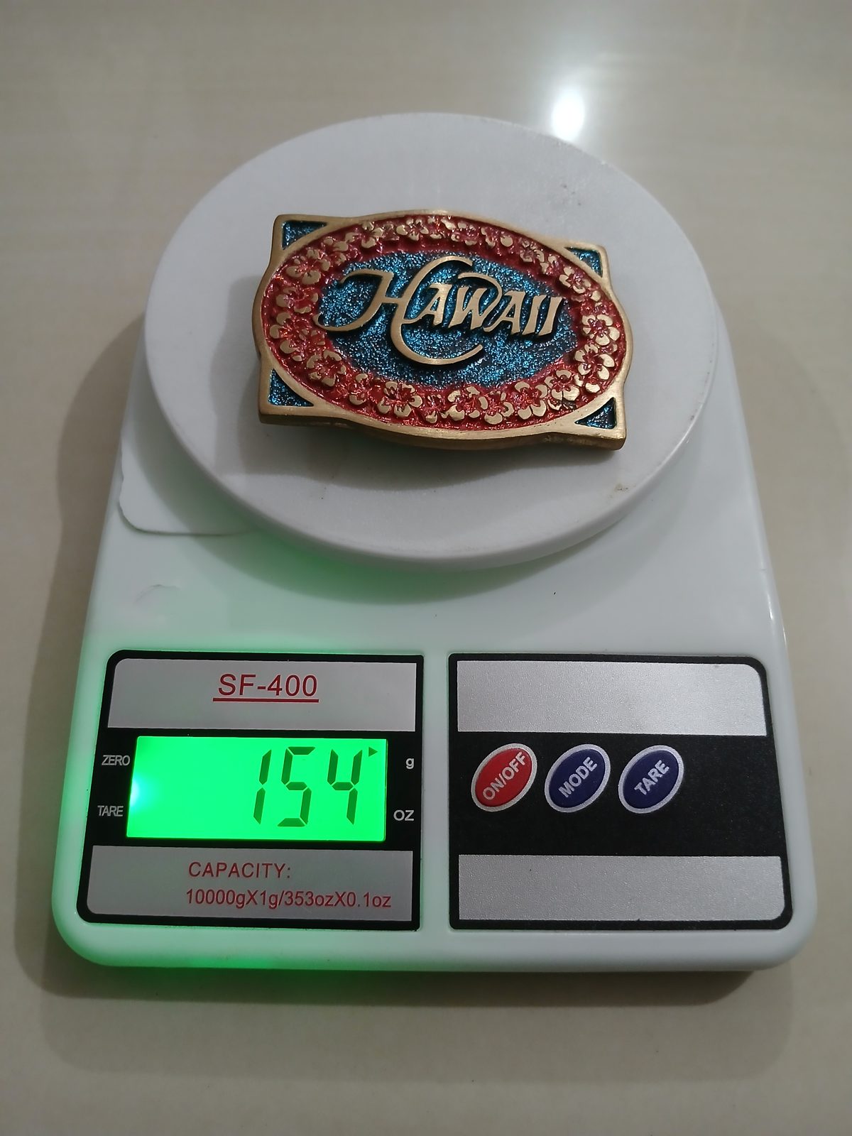 Hawaii Vintage Belt Buckle – On scale showing weight Hawaii vintage belt buckle – on scale showing weight