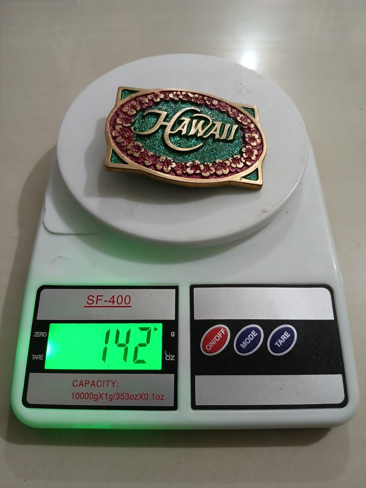 Hawaii Vintage Belt Buckle – On scale showing weight Hawaii vintage belt buckle – on scale showing weight