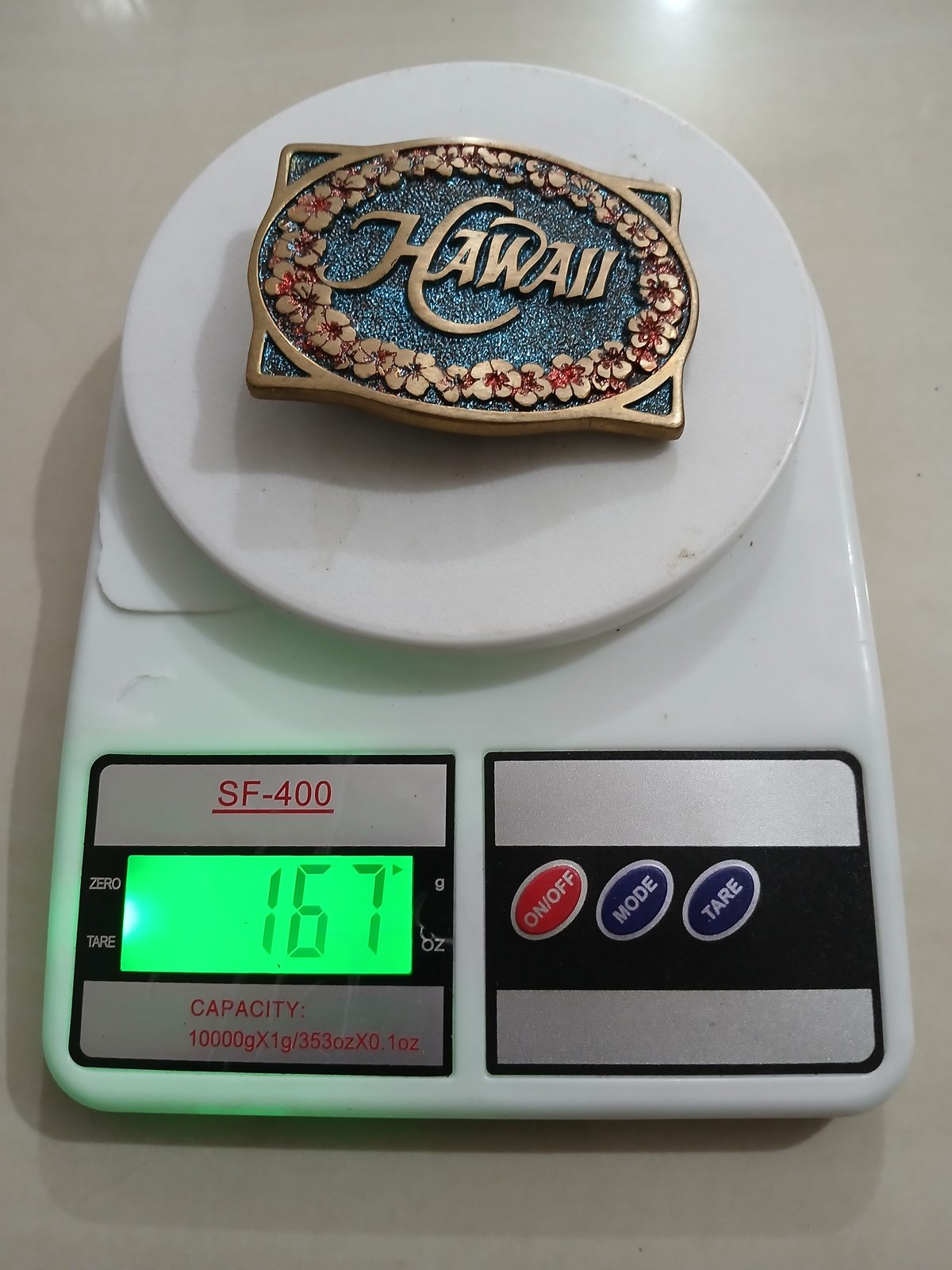 Hawaii Vintage Belt Buckle – On scale showing weight Hawaii vintage belt buckle – on scale showing weight
