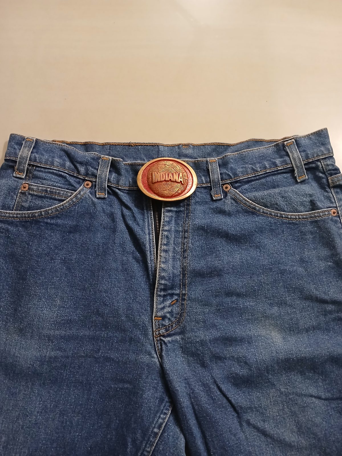 Indiana Basketball Vintage Belt Buckle – Worn on belt with jeans Indiana Basketball vintage belt buckle – worn on belt with jeans