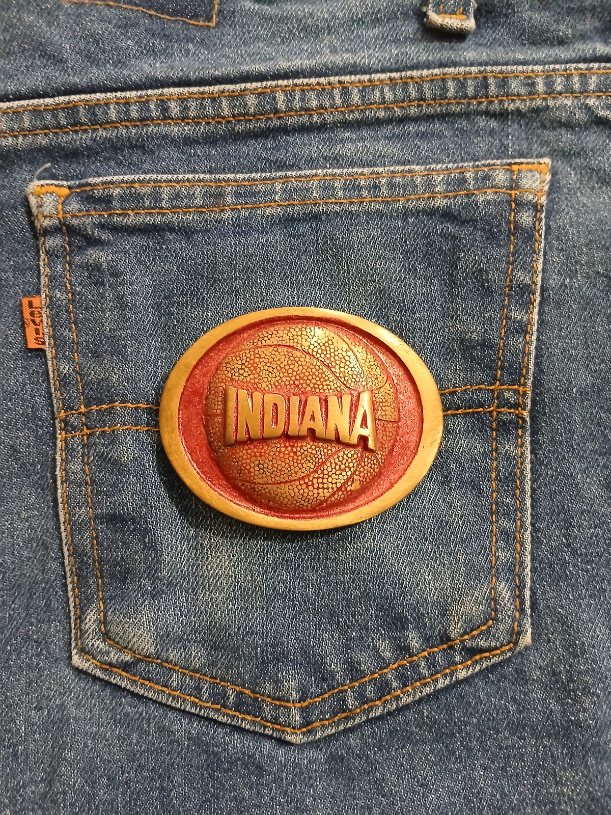 Indiana Basketball Vintage Belt Buckle – On jeans back pocket Indiana Basketball vintage belt buckle – on jeans back pocket