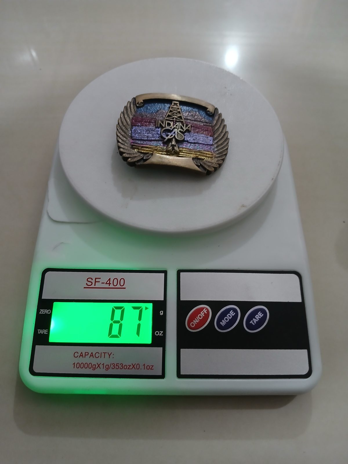 Indiana Gas Vintage Belt Buckle – On scale showing weight Indiana Gas vintage belt buckle – on scale showing weight