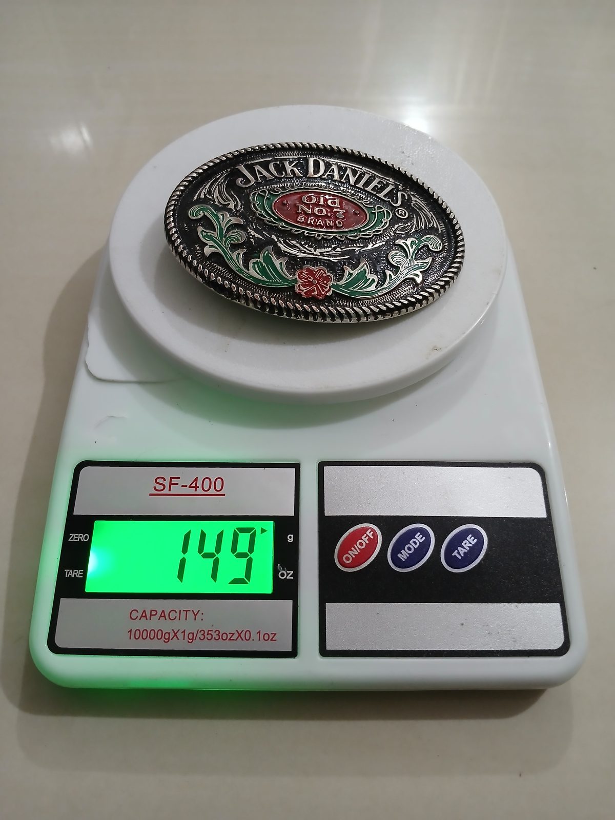 Jack Daniels Old No 7 Vintage Belt Buckle – On scale showing weight Jack Daniels Old No 7 vintage belt buckle – on scale showing weight