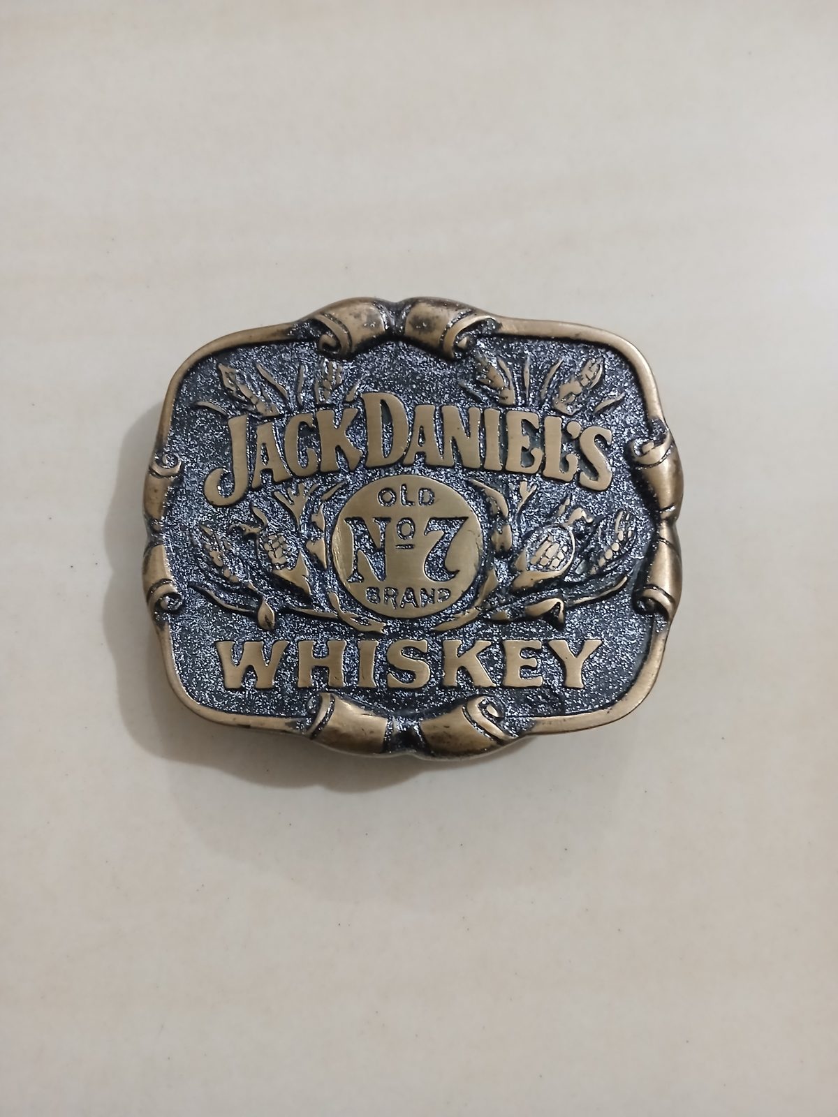Jack Daniels Whiskey Vintage Belt Buckle – Front view Jack Daniels Whiskey vintage belt buckle – front view