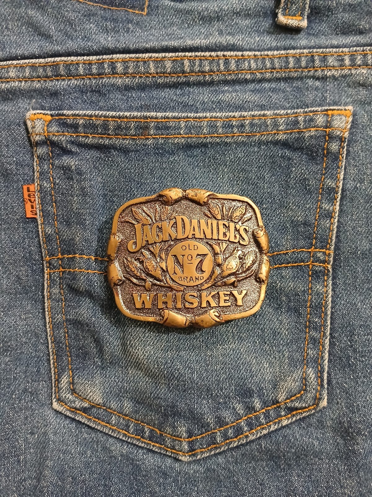 Jack Daniels Whiskey Vintage Belt Buckle – On jeans back pocket Jack Daniels Whiskey vintage belt buckle – on jeans back pocket