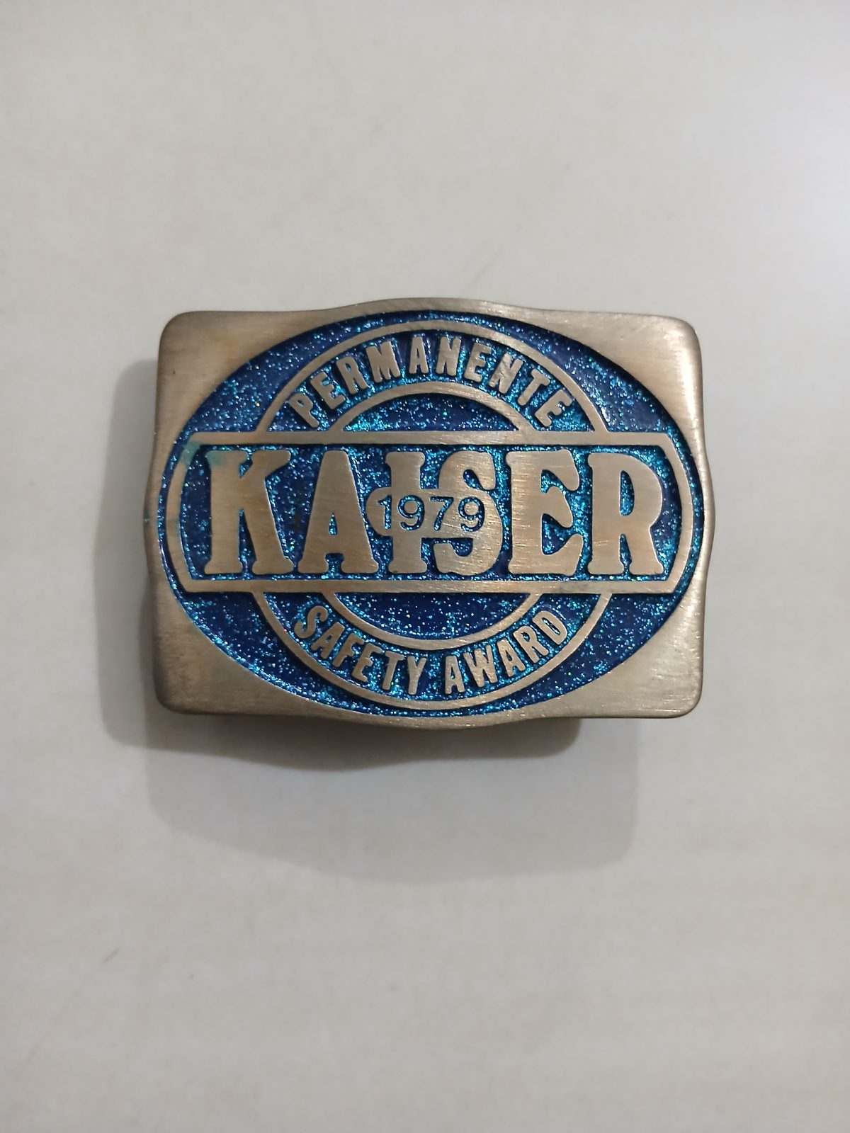 Kaiser Permanente 1979 Safety Award Vintage Belt Buckle – Front view Kaiser Permanente 1979 Safety Award vintage belt buckle – front view
