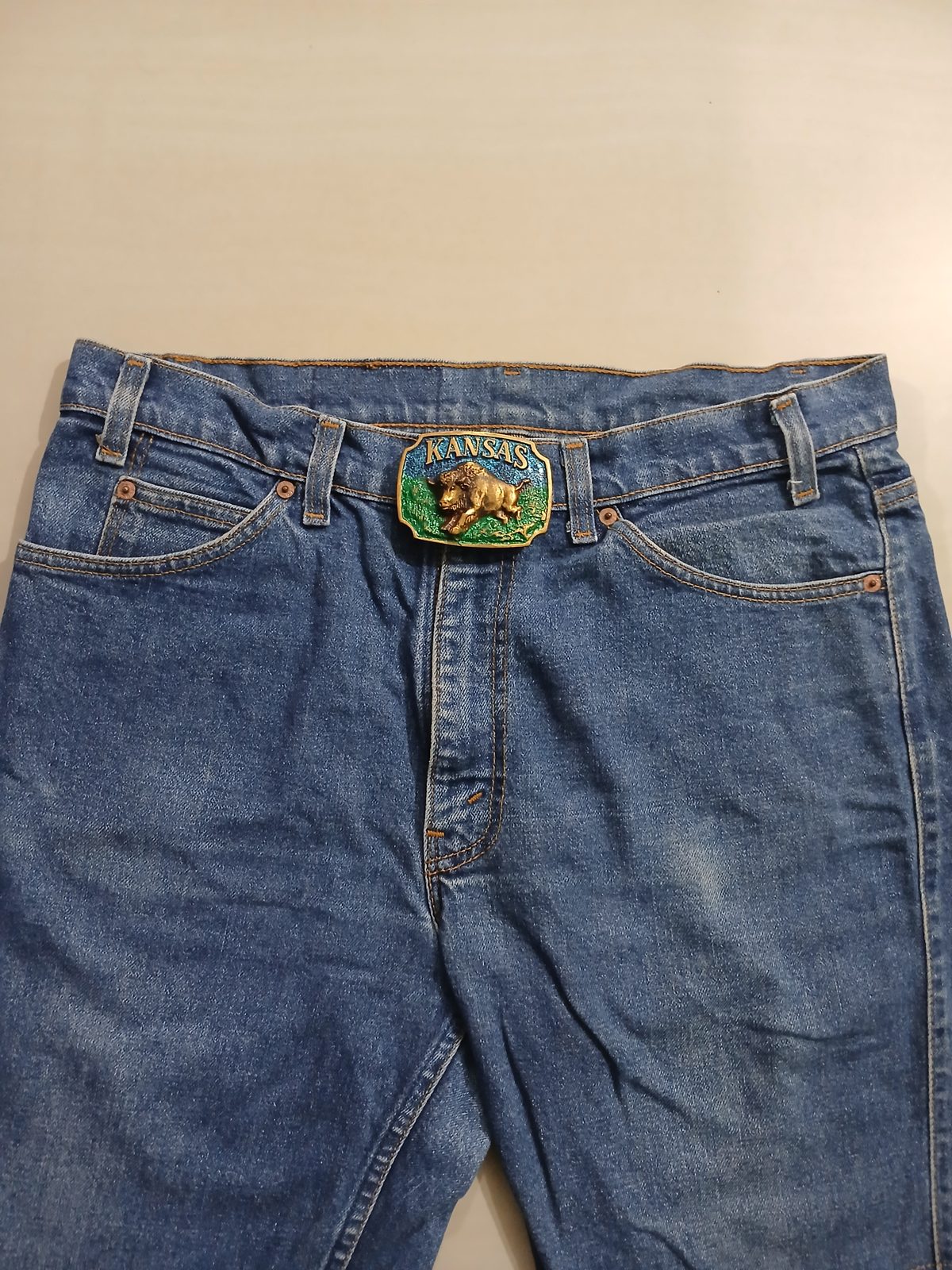Kansas Buffalo Vintage Belt Buckle – Worn on belt with jeans Kansas Buffalo vintage belt buckle – worn on belt with jeans