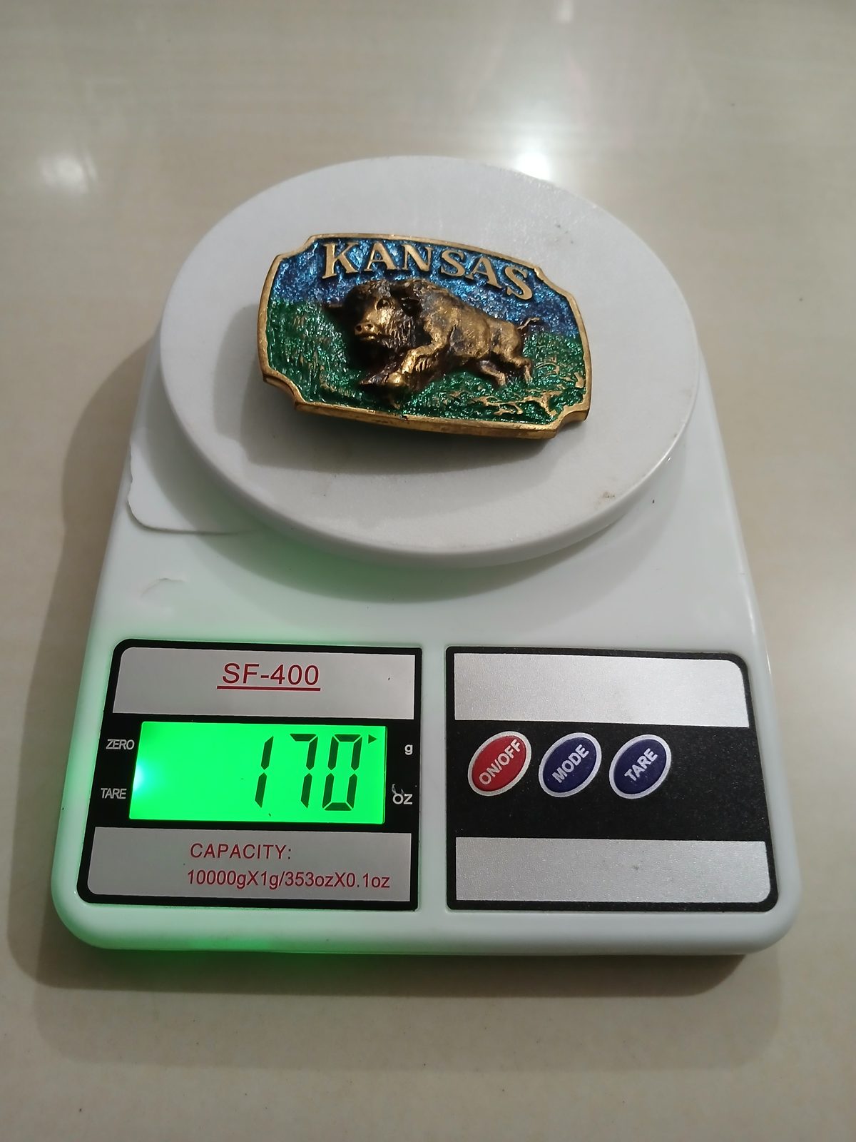 Kansas Buffalo Vintage Belt Buckle – On scale showing weight Kansas Buffalo vintage belt buckle – on scale showing weight