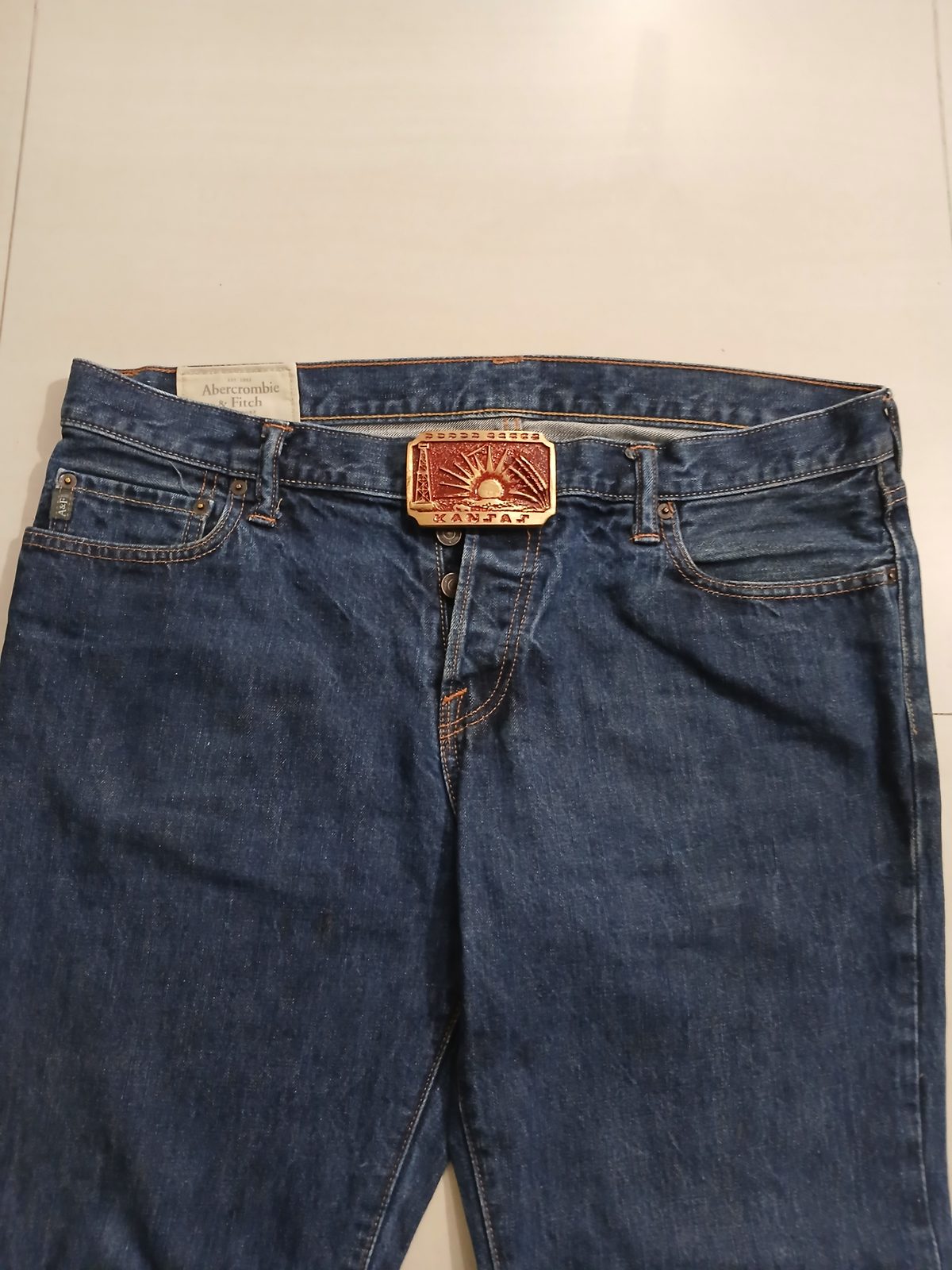 Kansas Sunflower Vintage Belt Buckle – Worn on belt with jeans Kansas Sunflower vintage belt buckle – worn on belt with jeans