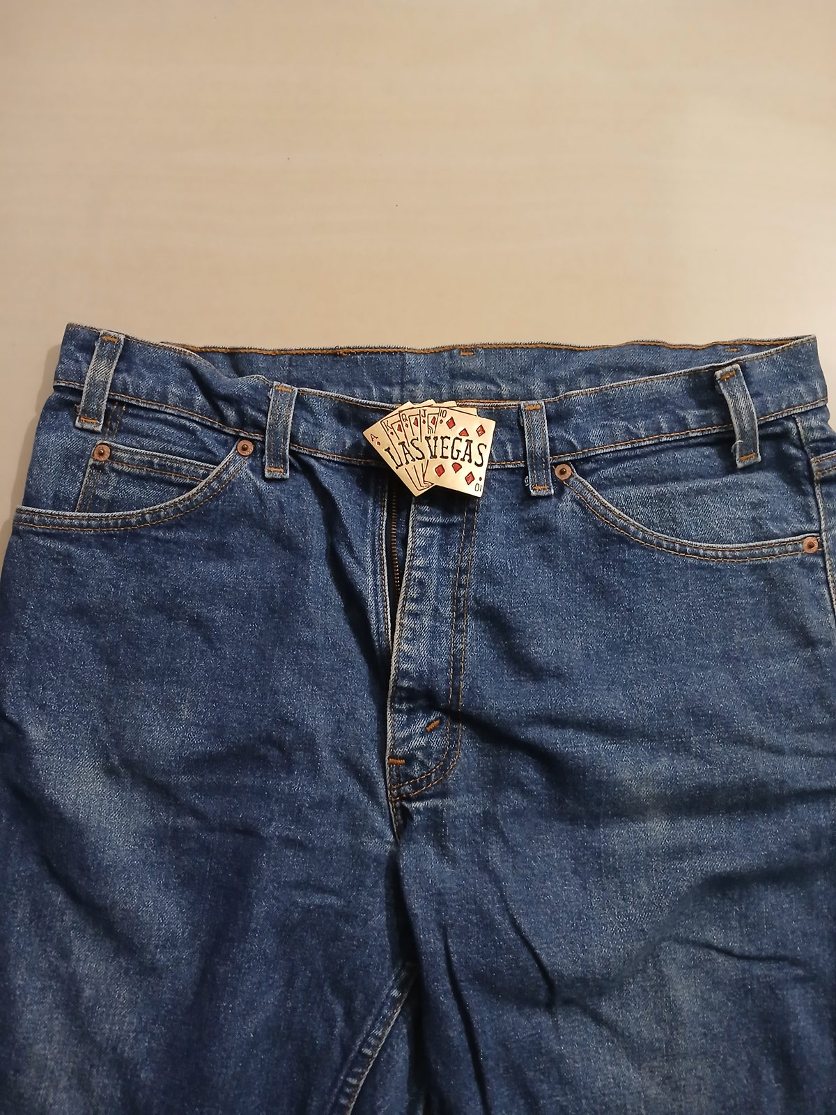 Las Vegas Cards Vintage Belt Buckle – Worn on belt with jeans Las Vegas Cards vintage belt buckle – worn on belt with jeans