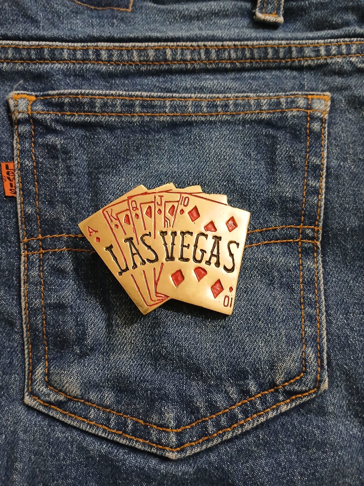Las Vegas Cards Vintage Belt Buckle – On jeans back pocket Las Vegas Cards vintage belt buckle – on jeans back pocket