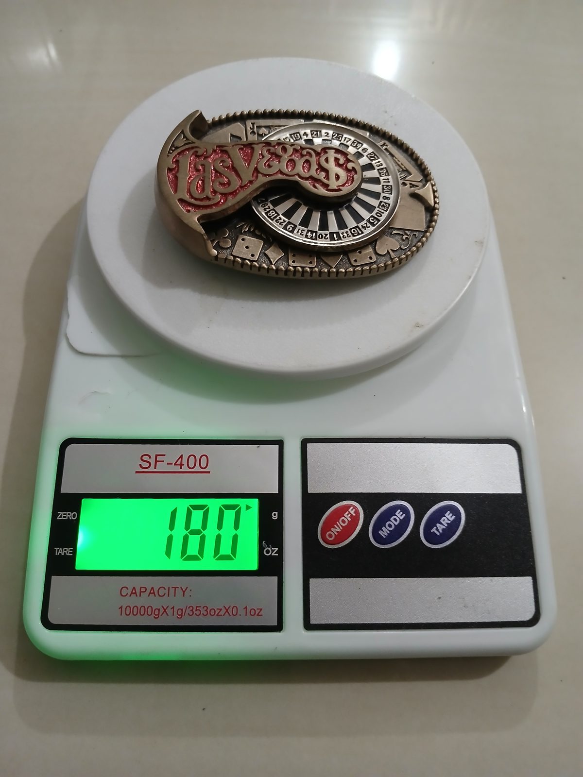 Las Vegas Vintage Belt Buckle – On scale showing weight Las Vegas vintage belt buckle – on scale showing weight