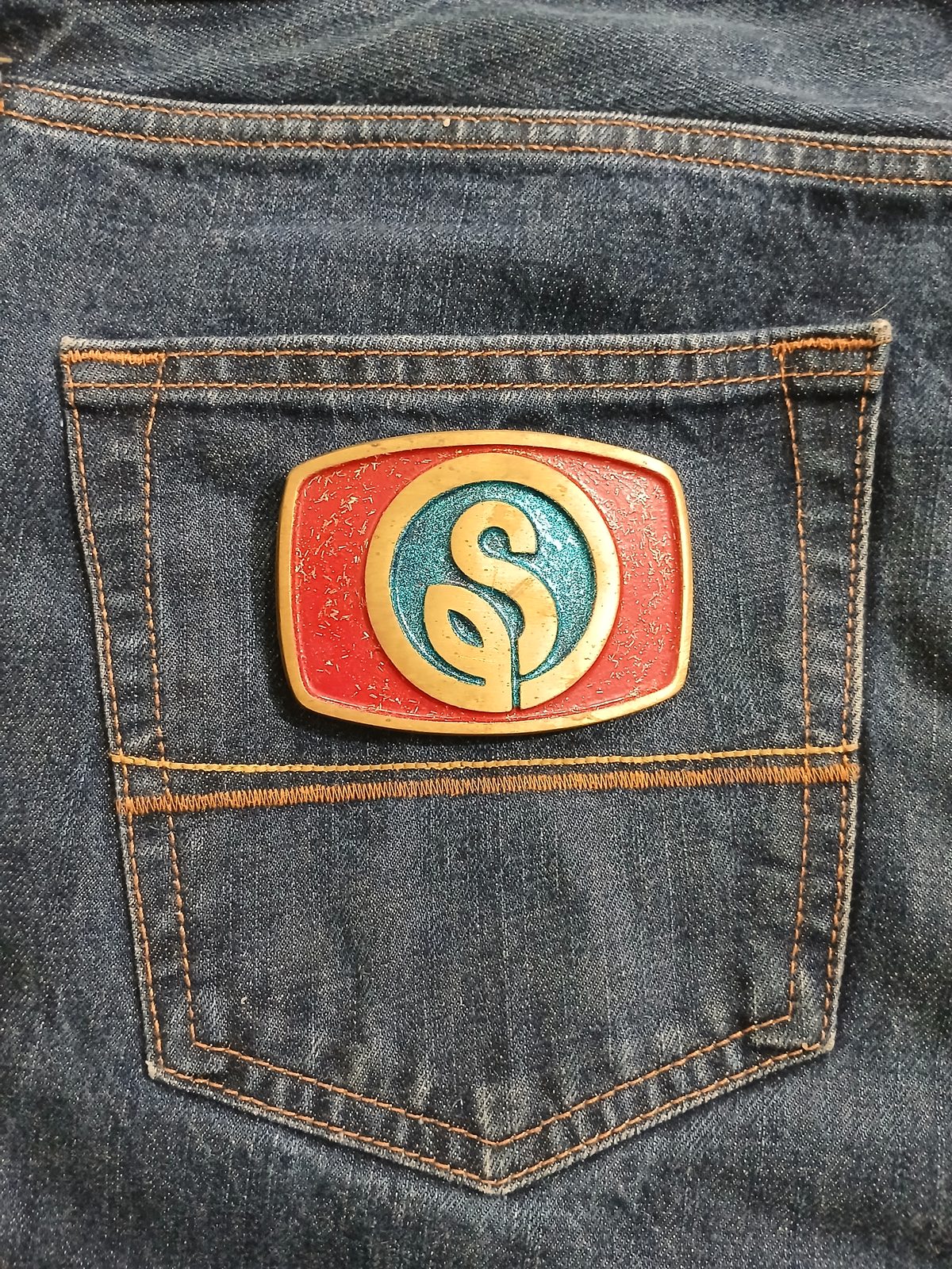 Letter S Logo Vintage Belt Buckle – On jeans back pocket Letter S Logo vintage belt buckle – on jeans back pocket