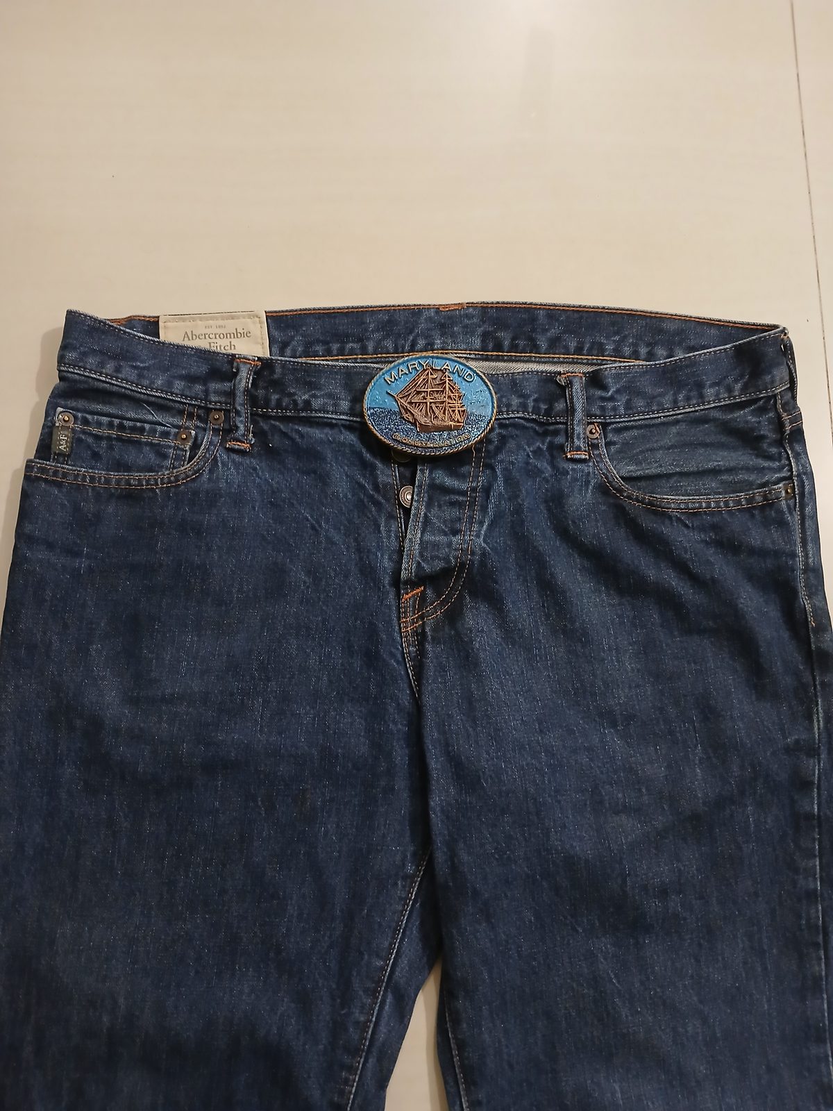 Maryland Constellation Ship Vintage Belt Buckle – Worn on belt with jeans Maryland Constellation Ship vintage belt buckle – worn on belt with jeans