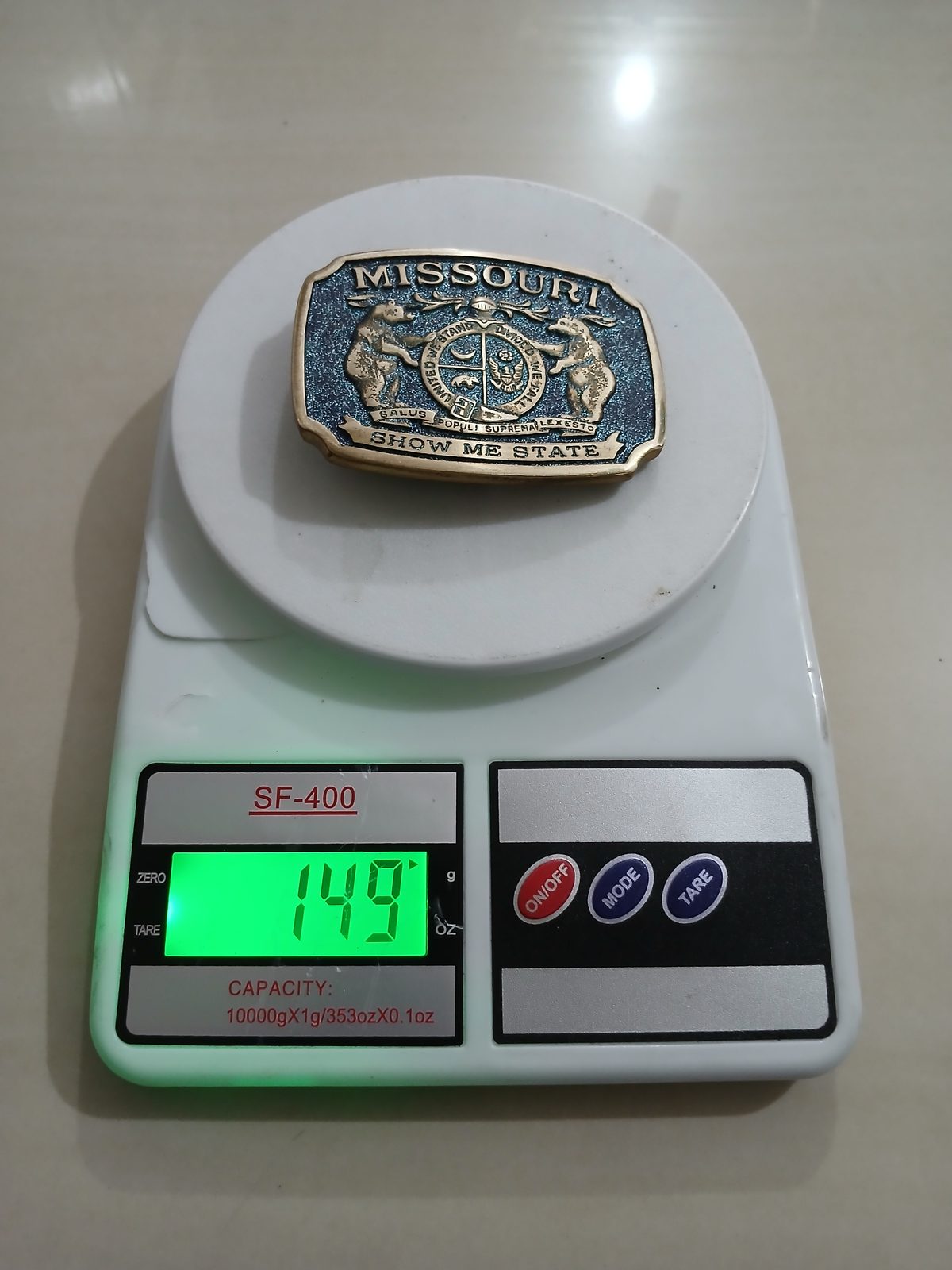 Missouri Show Me State Vintage Belt Buckle – On scale showing weight Missouri Show Me State vintage belt buckle – on scale showing weight