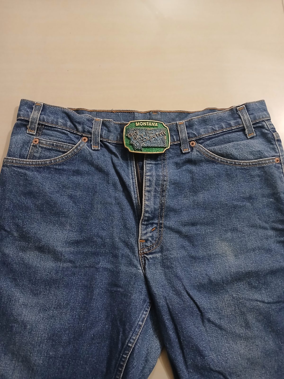 Montana Big Sky Country Vintage Belt Buckle – Worn on belt with jeans Montana Big Sky Country vintage belt buckle – worn on belt with jeans