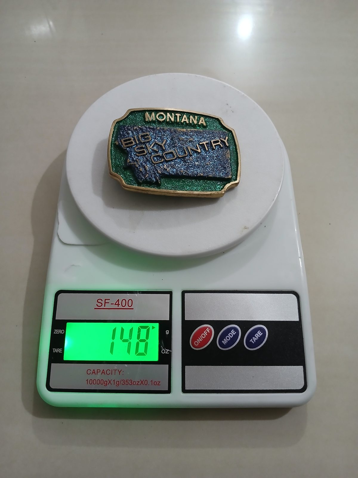Montana Big Sky Country Vintage Belt Buckle – On scale showing weight Montana Big Sky Country vintage belt buckle – on scale showing weight