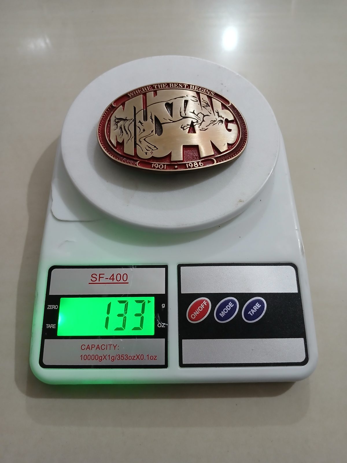 Mustang 1901-1986 Vintage Belt Buckle – On scale showing weight Mustang 1901-1986 vintage belt buckle – on scale showing weight