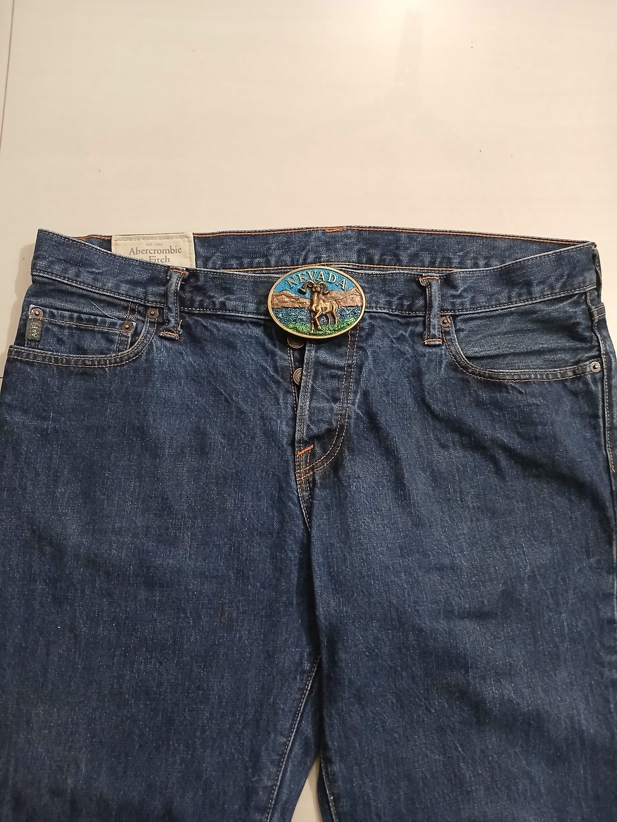 Nevada Bighorn Ram Vintage Belt Buckle – Worn on belt with jeans Nevada Bighorn Ram vintage belt buckle – worn on belt with jeans