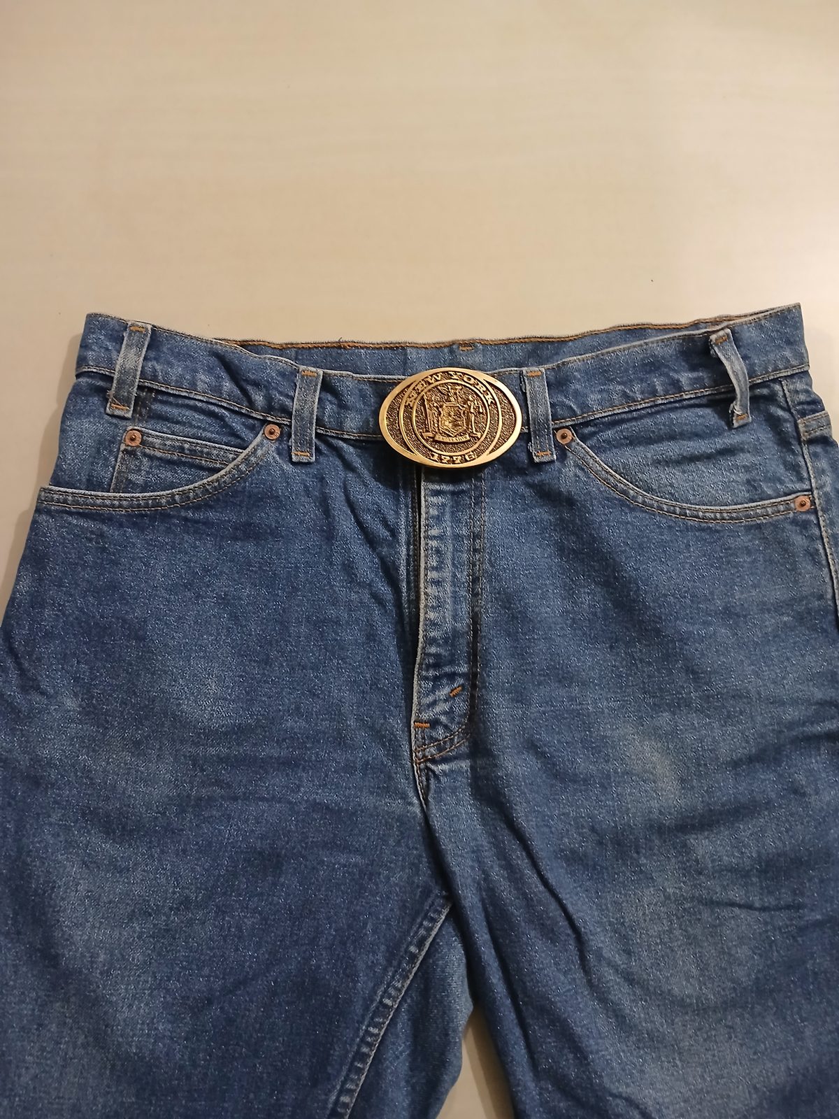 New York 1776 Vintage Belt Buckle – Worn on belt with jeans New York 1776 vintage belt buckle – worn on belt with jeans