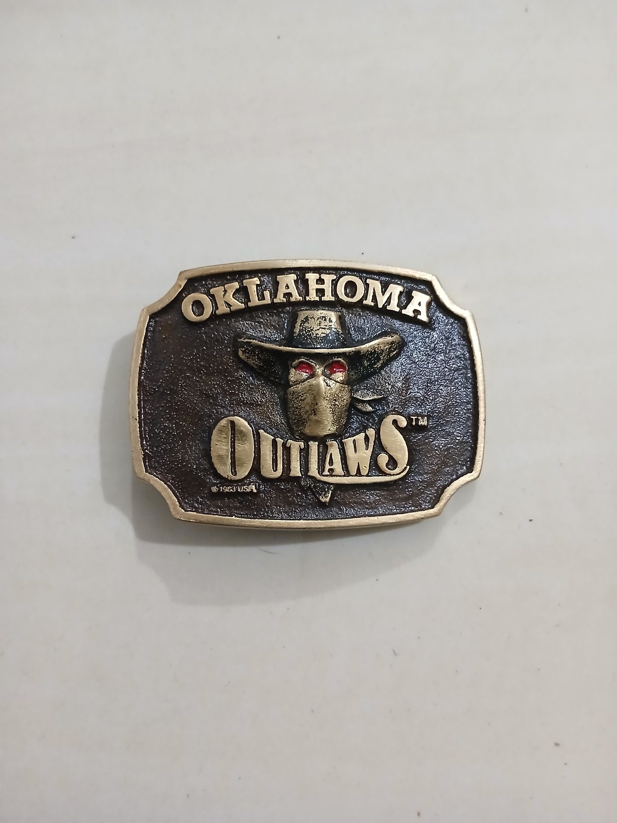 Oklahoma Outlaws Vintage Belt Buckle – Front view Oklahoma Outlaws vintage belt buckle – front view
