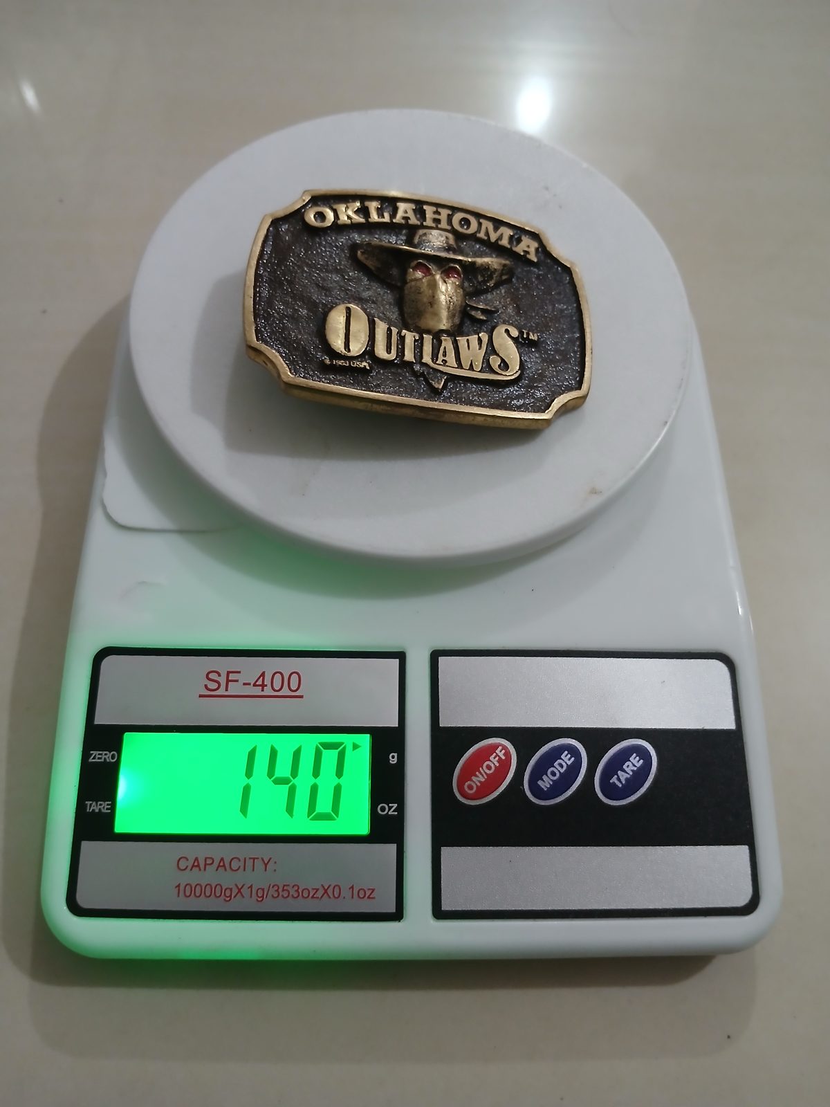 Oklahoma Outlaws Vintage Belt Buckle – On scale showing weight Oklahoma Outlaws vintage belt buckle – on scale showing weight