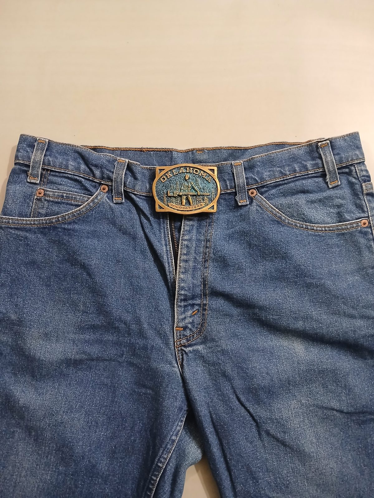 Oklahoma Wildcatters Vintage Belt Buckle – Worn on belt with jeans Oklahoma Wildcatters vintage belt buckle – worn on belt with jeans